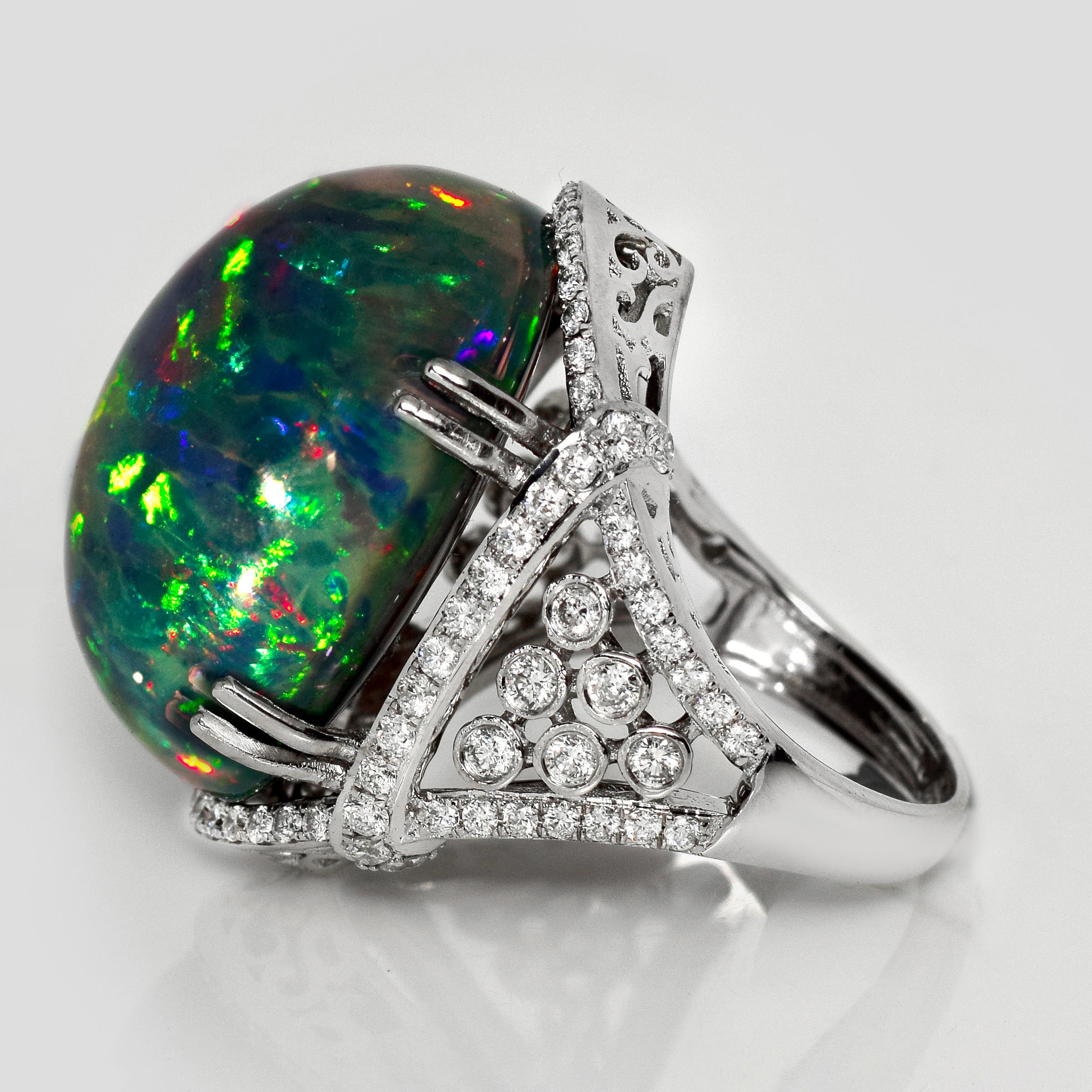 Cabochon 18K 26,82 ct  Anello da cocktail con diamanti opale nero, a colori naturali in vendita