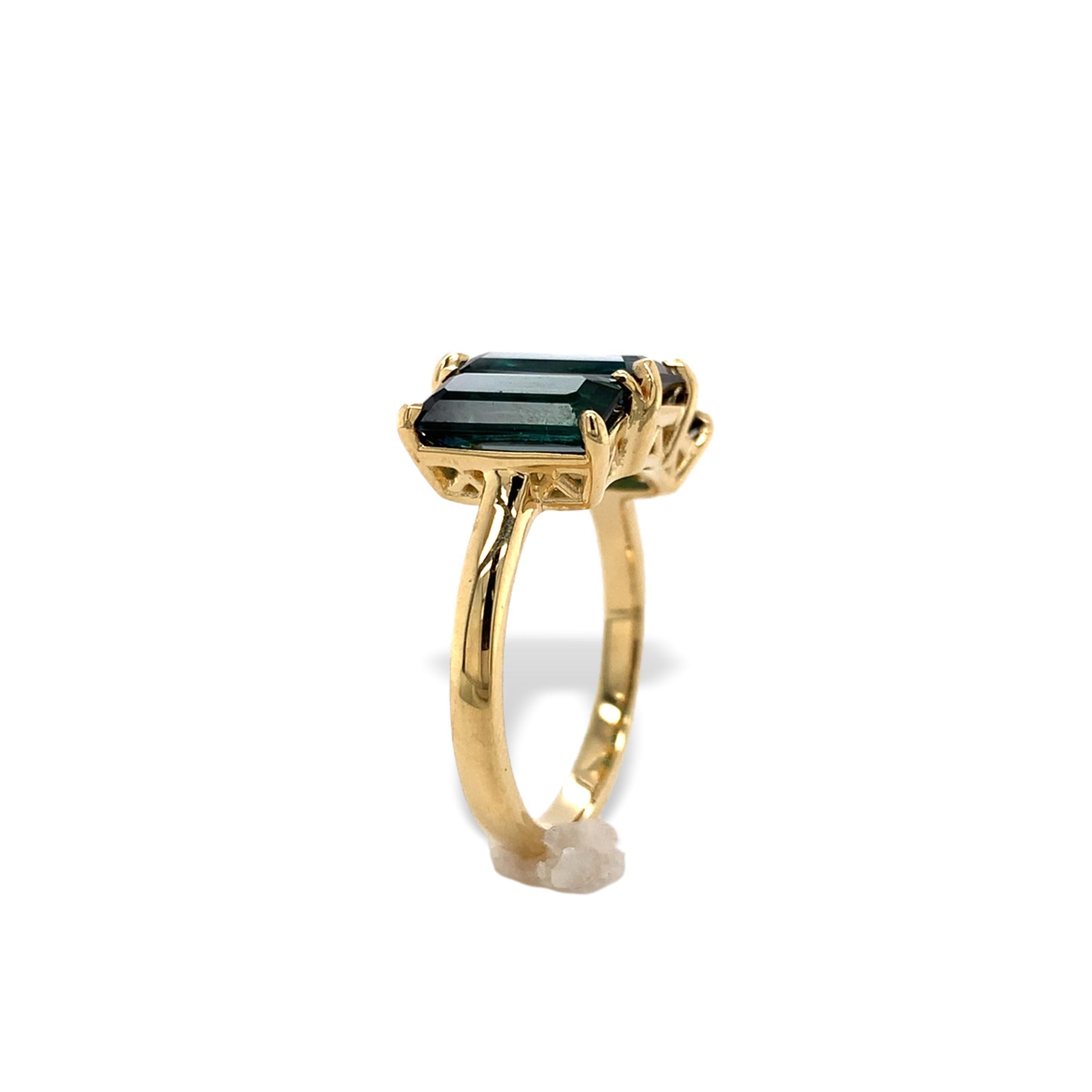 Taille émeraude Bague 18K 3 pierres 4,5 carats tw tourmaline bleu indicolite sarcelle taille 6,5 en vente