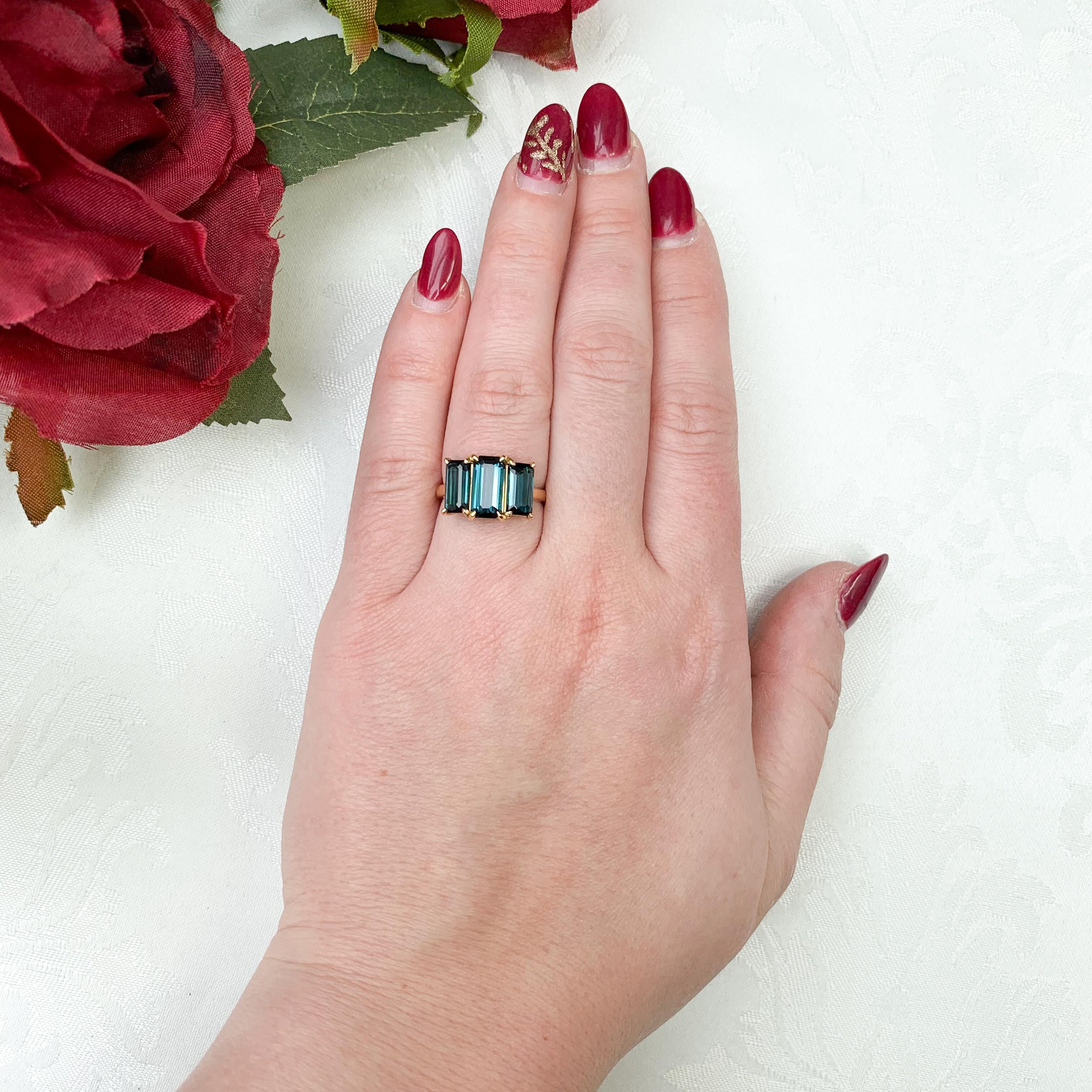 Bague 18K 3 pierres 4,5 carats tw tourmaline bleu indicolite sarcelle taille 6,5 en vente 2