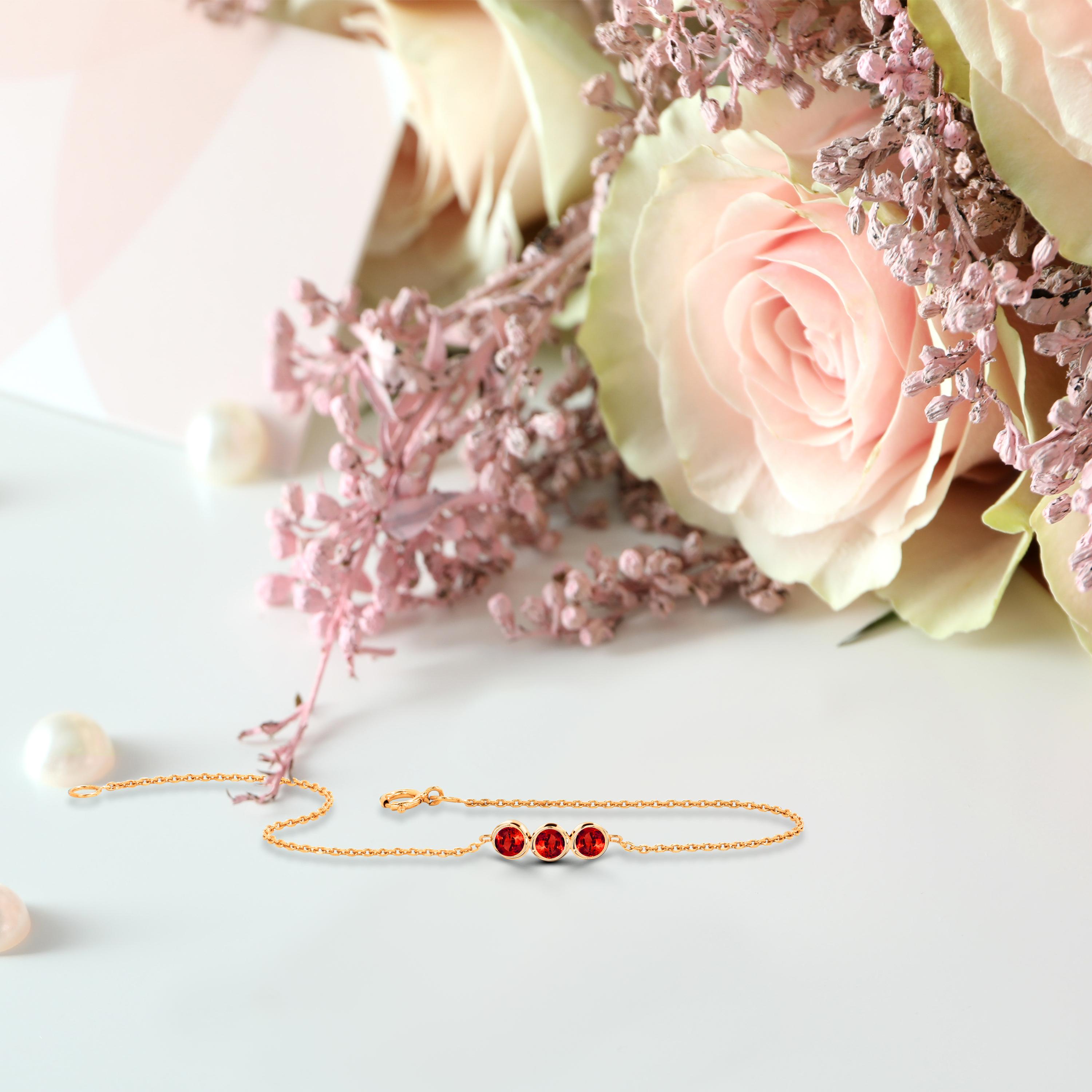 Pulsera Minimalista Oro 18K Trío Esmeralda Rubí Zafiro en Nuevo estado para la venta en Bangkok, TH