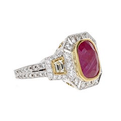 GIA Anello da cocktail con tre pietre in rubino e diamanti di Burma