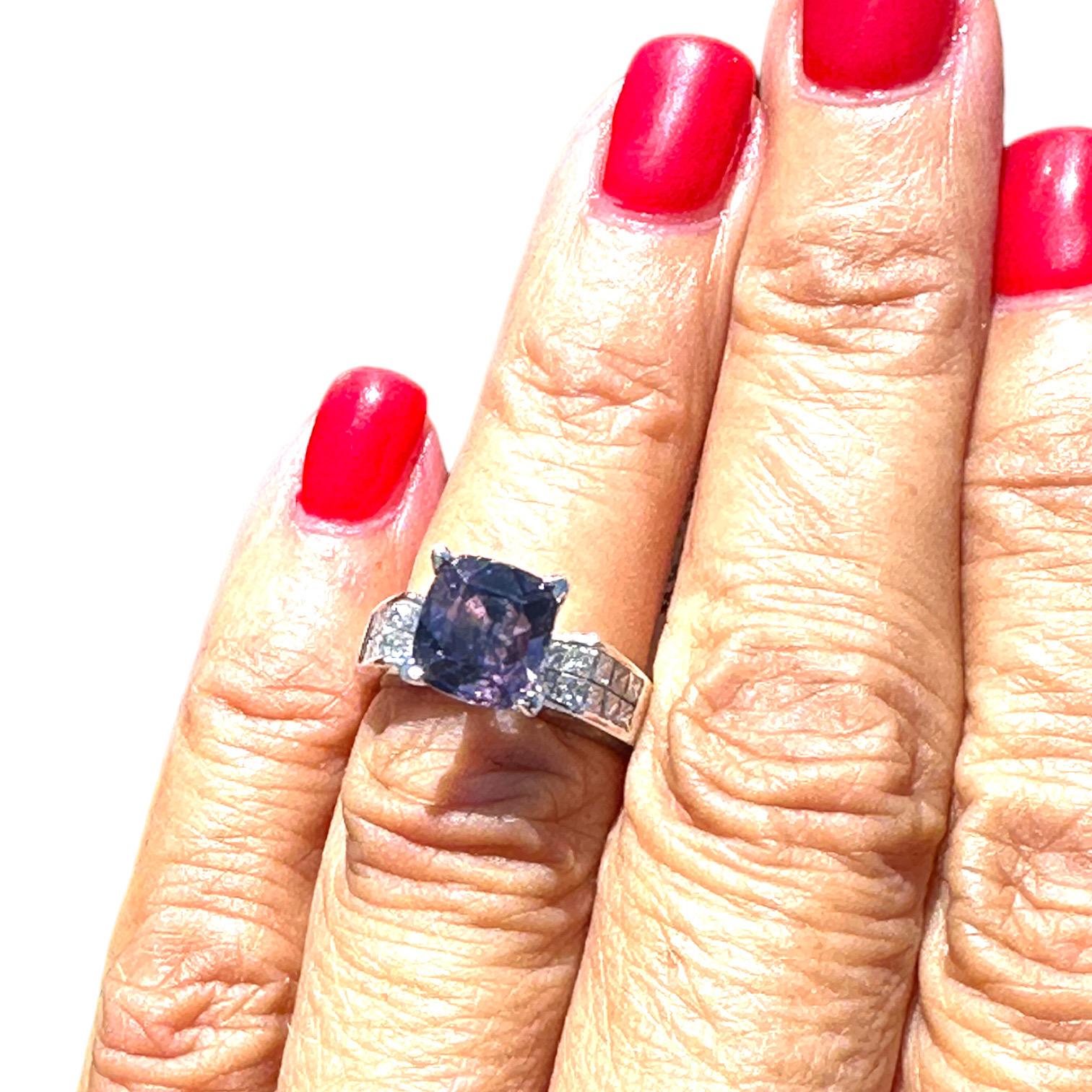 Women's or Men's 18K 3.95 CT. Sri Lanka Purple Sapphire Invisible Diamond Ring For Sale
