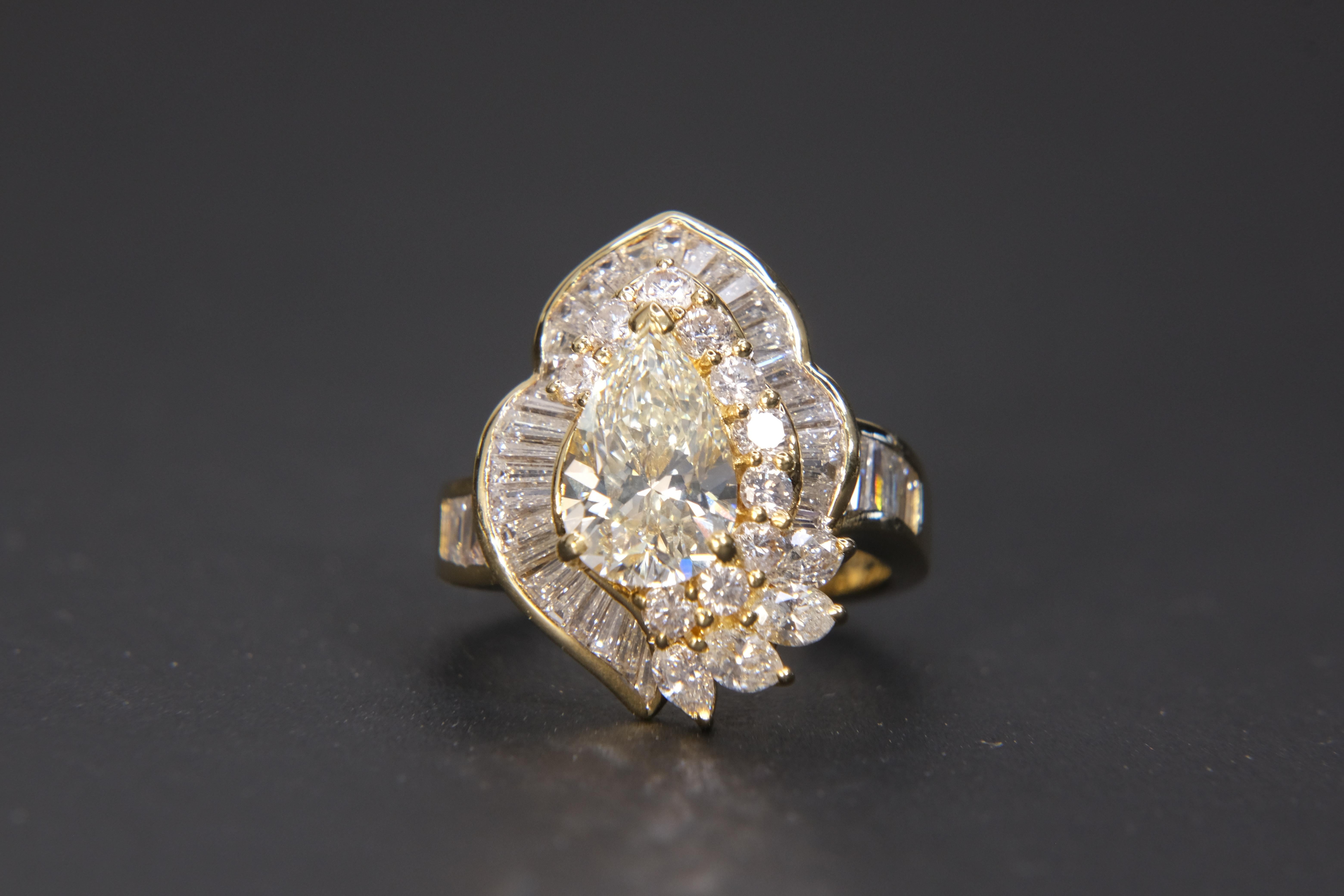 This ring has the distinction of having four different diamond cuts featured, all set in 18k gold.

The main pear shaped jewel is of wonderful proportions, not too long and not too fat, conditions which may afflict other pear shaped cuts.

The other