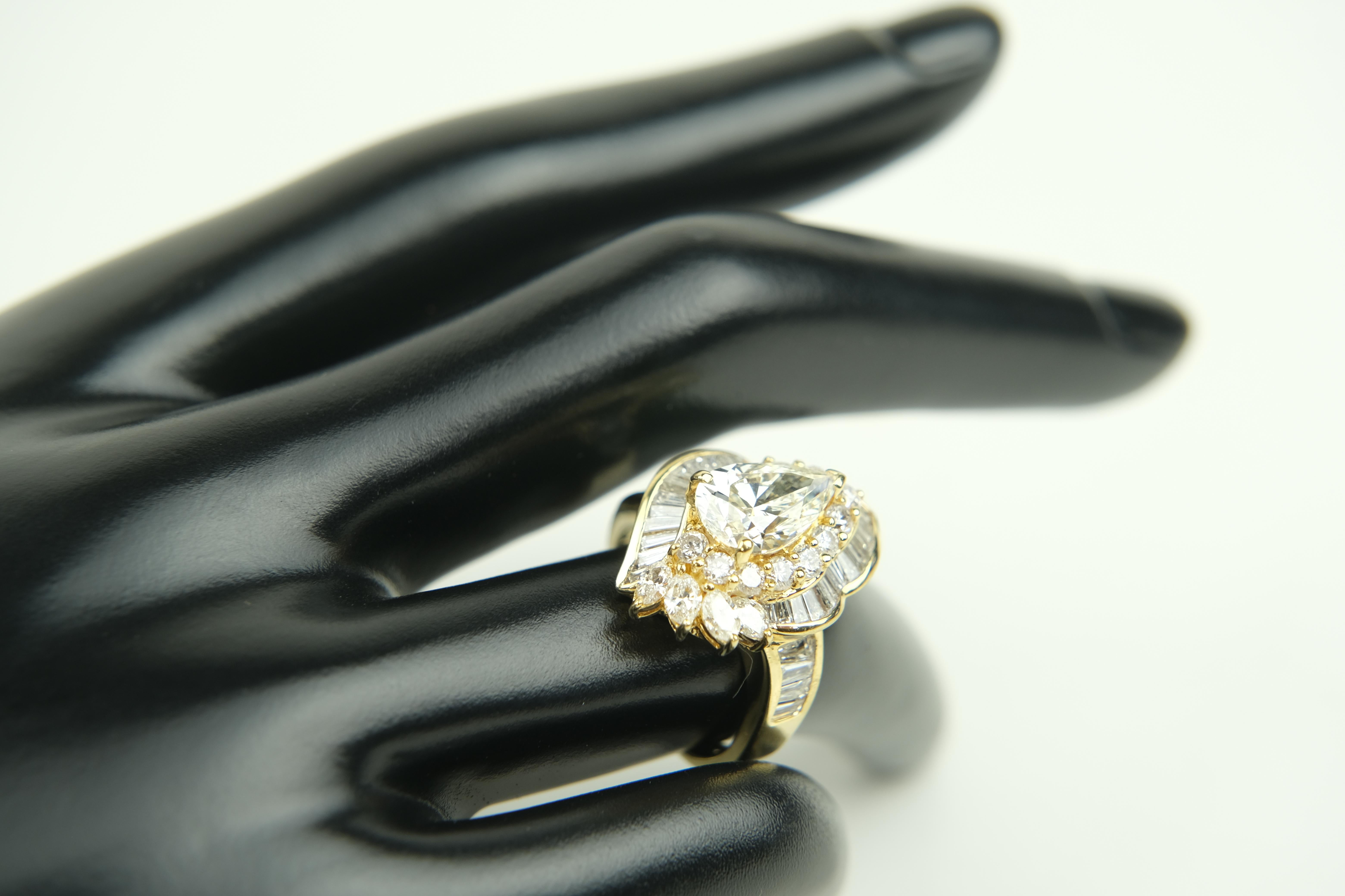 18 Karat 4.34 Carat 'Multi-layered' Diamond Ring For Sale 1