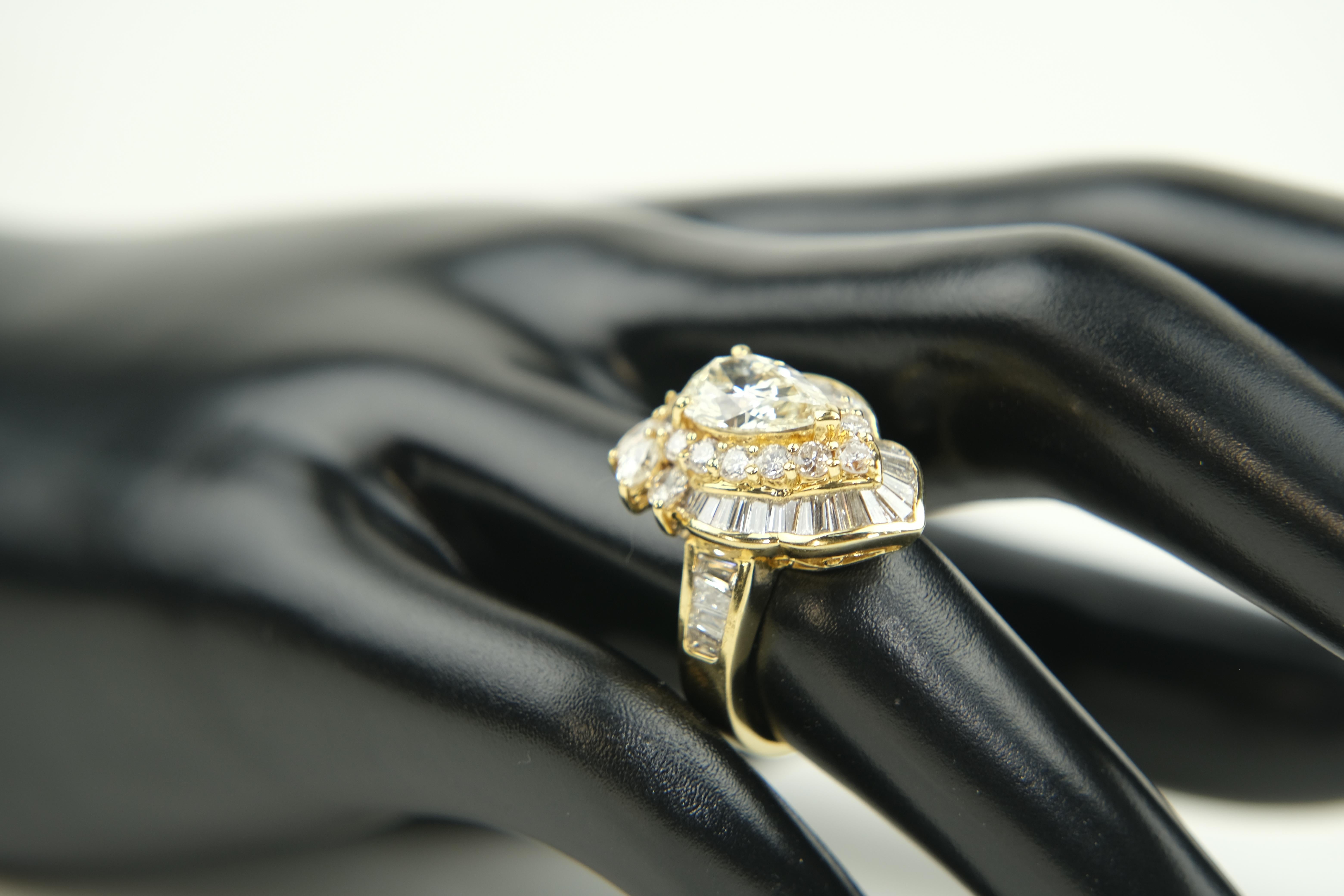 18 Karat 4.34 Carat 'Multi-layered' Diamond Ring For Sale 2