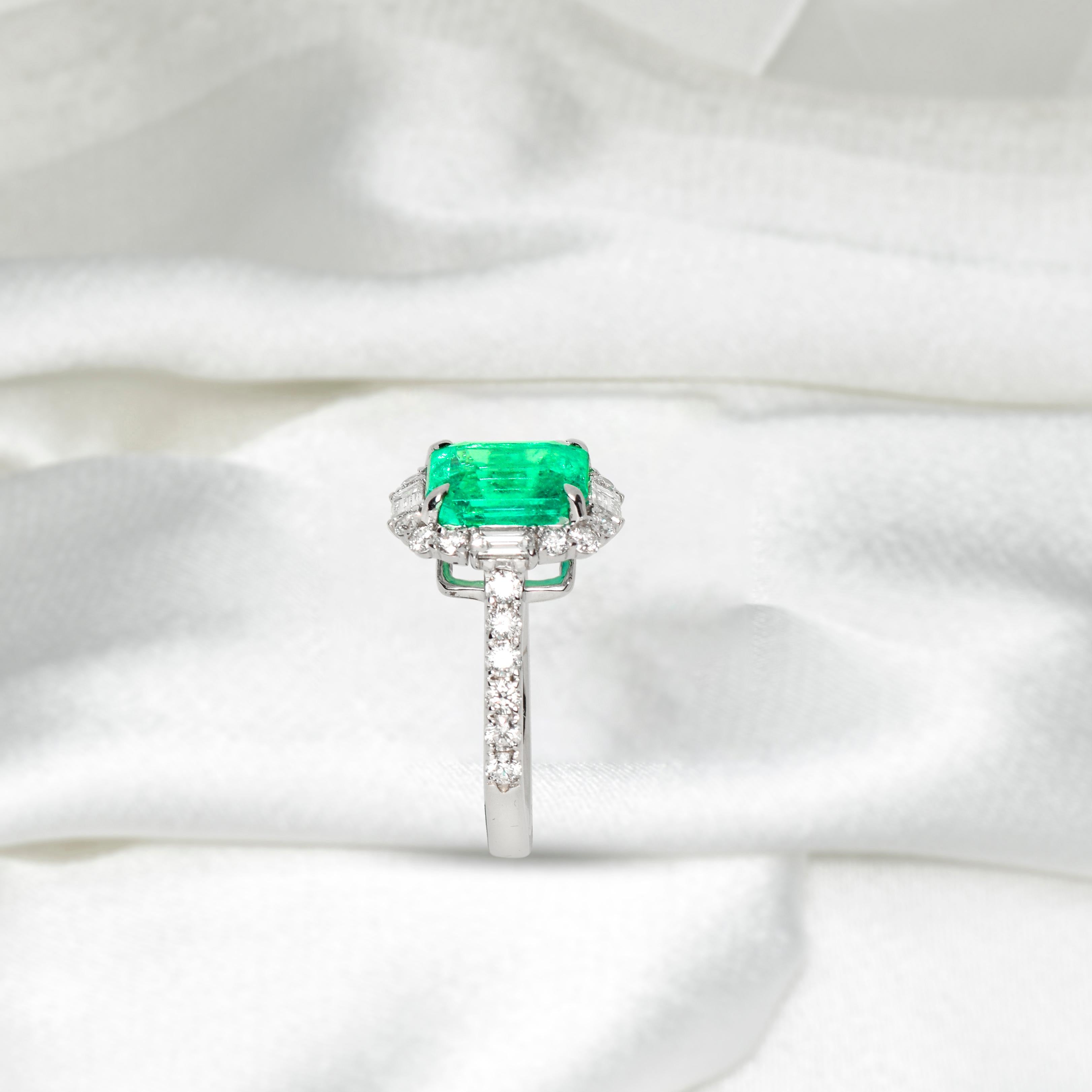 GRS 4.37 Ct 18K White Gold Natural Colombia Emerald&Diamond Engagement Ring For Sale 5