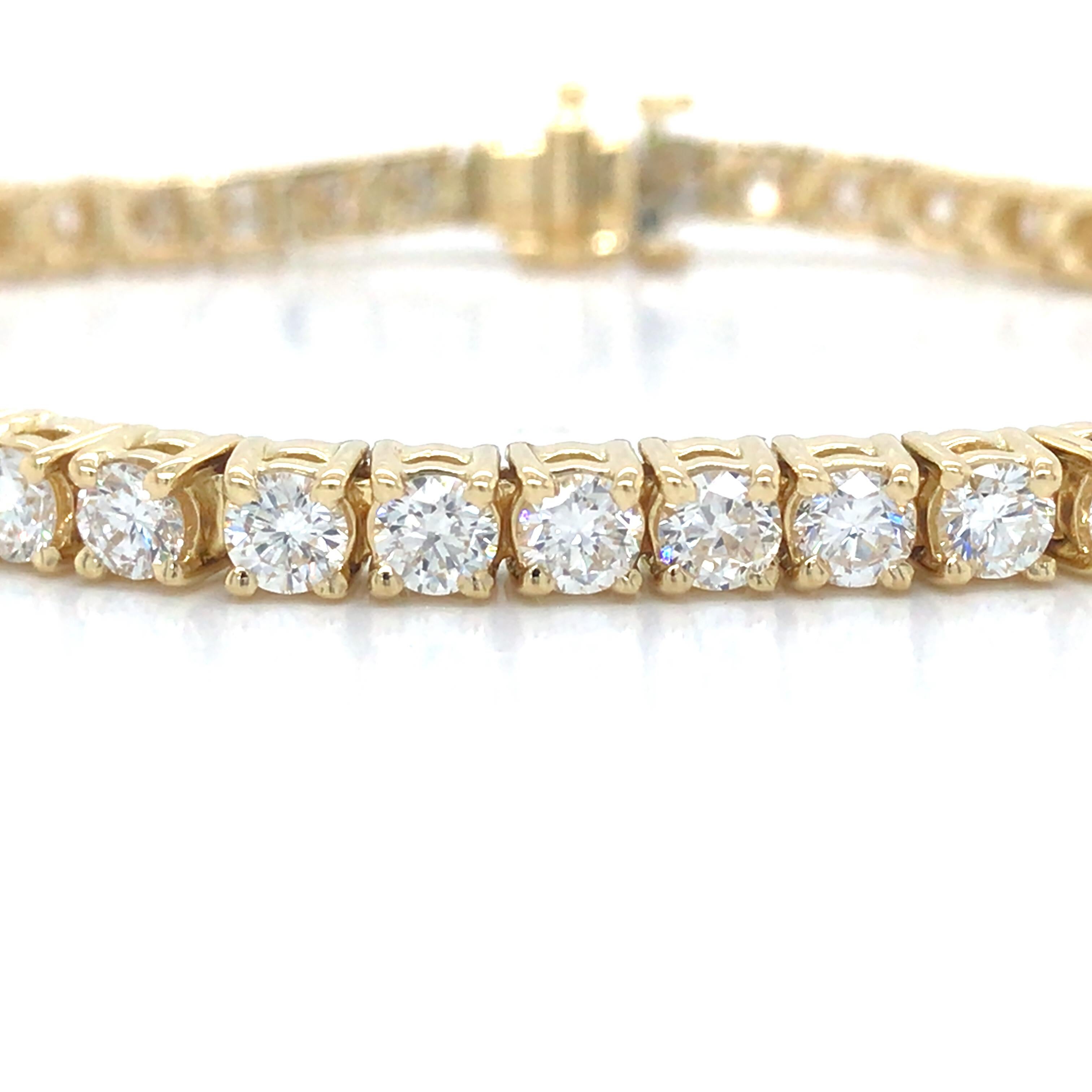 Round Cut 18K 6.18 Carat Diamond Tennis Bracelet Yellow Gold For Sale