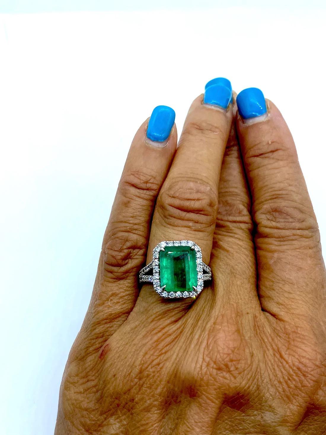 Contemporary 18K 7.00 Carat Colombian Emerald and Diamond Halo Ring VS Quality For Sale