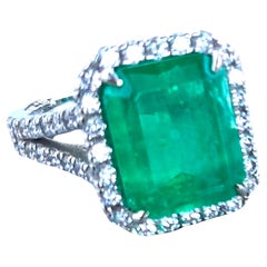 18K 7.00 Carat Colombian Emerald and Diamond Halo Ring VS Quality
