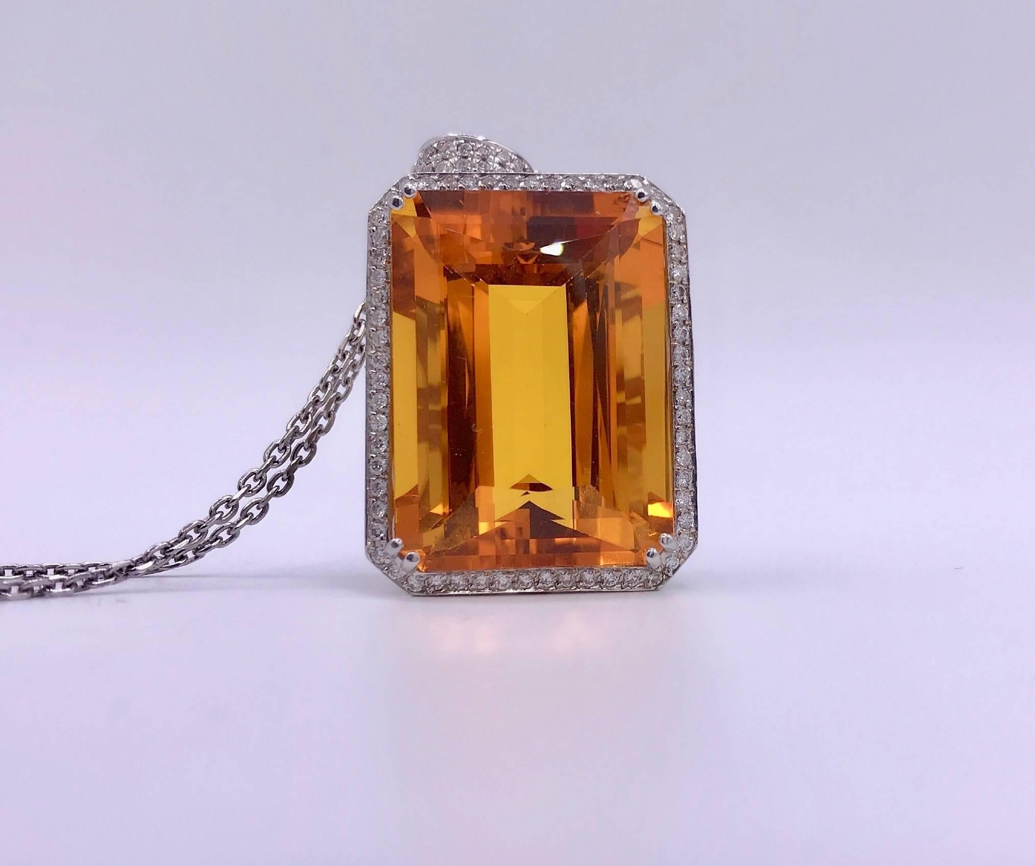 Taille émeraude Pendentif en or 18 carats avec citrine taille émeraude de 70,00 carats en vente