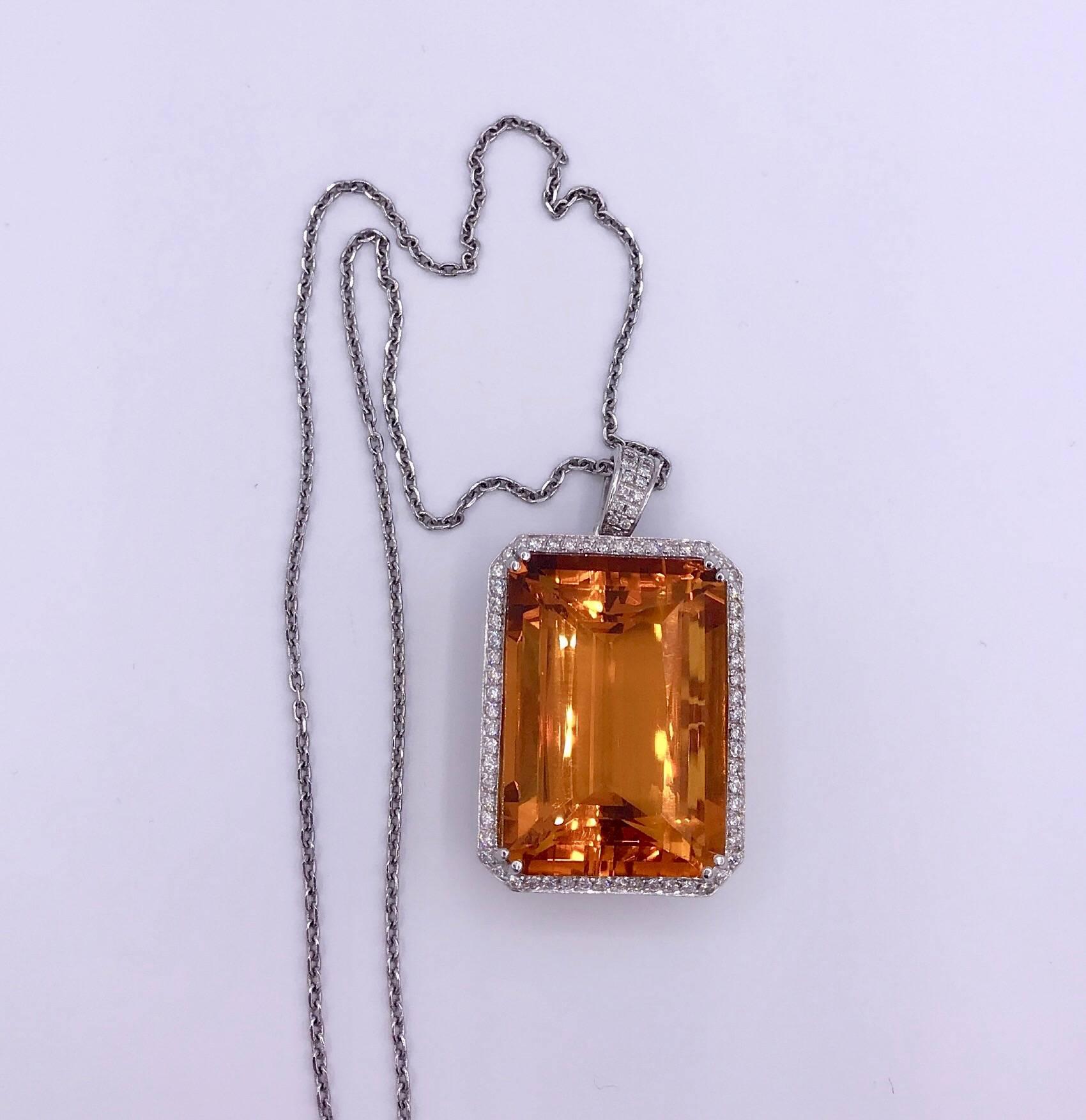 Pendentif en or 18 carats avec citrine taille émeraude de 70,00 carats Neuf - En vente à New York, NY