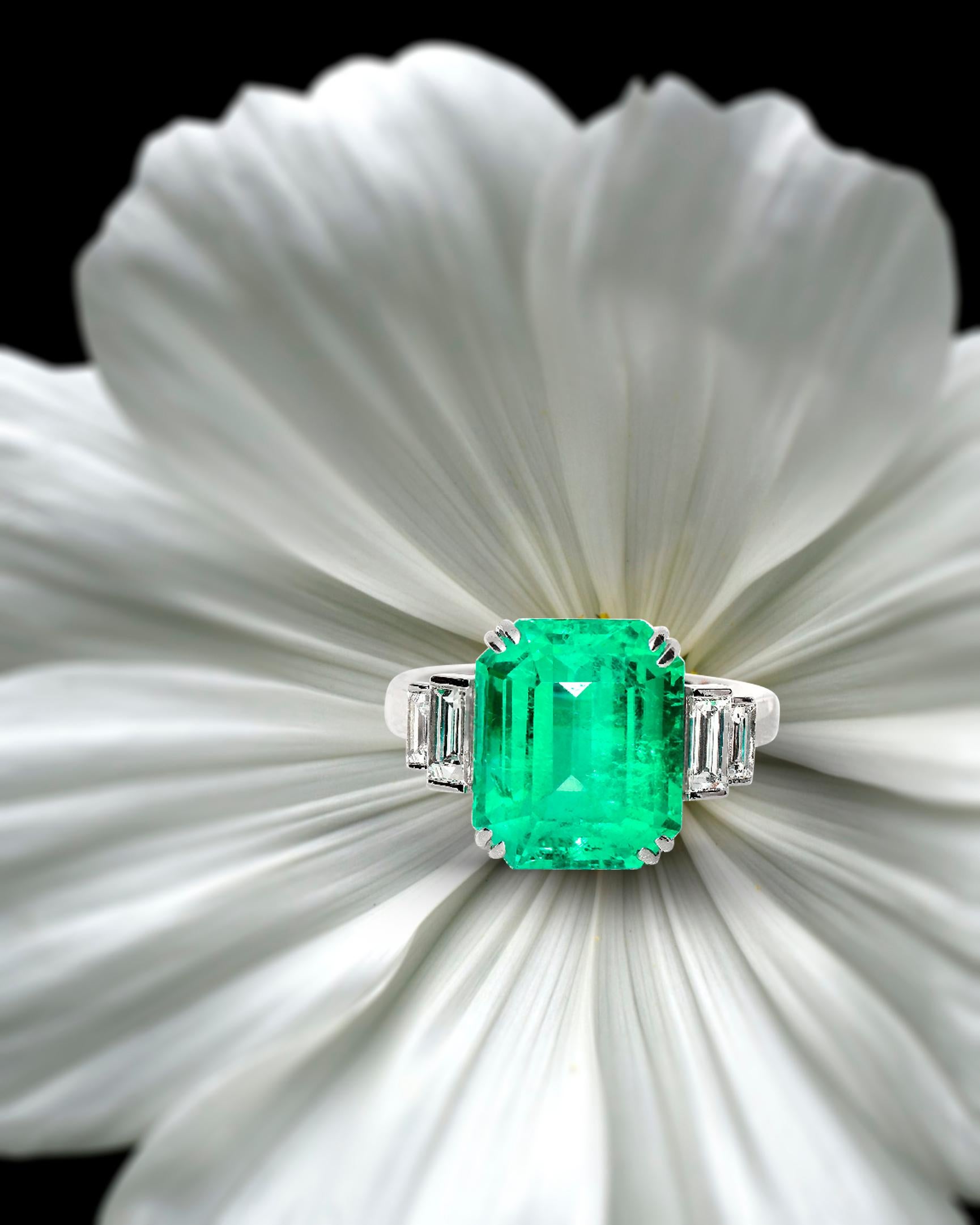Emerald Cut GRS 18K 7.34 Ct Colombia Emerald&Diamond Antique Art Deco Engagement Ring For Sale