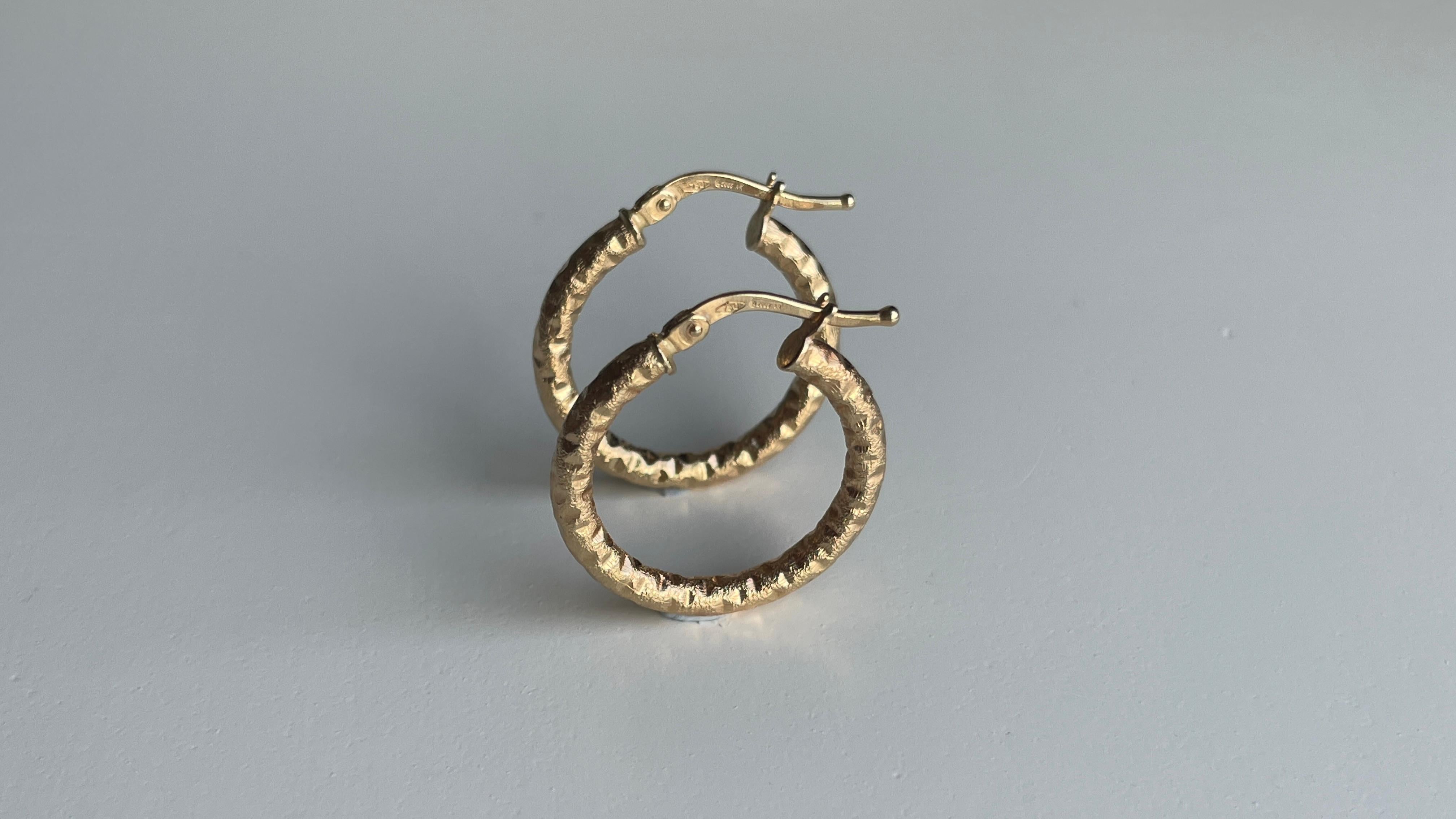 Donna Cerchio medio in oro 18k 750 (misura 20mm/2cm)-1,65g in vendita