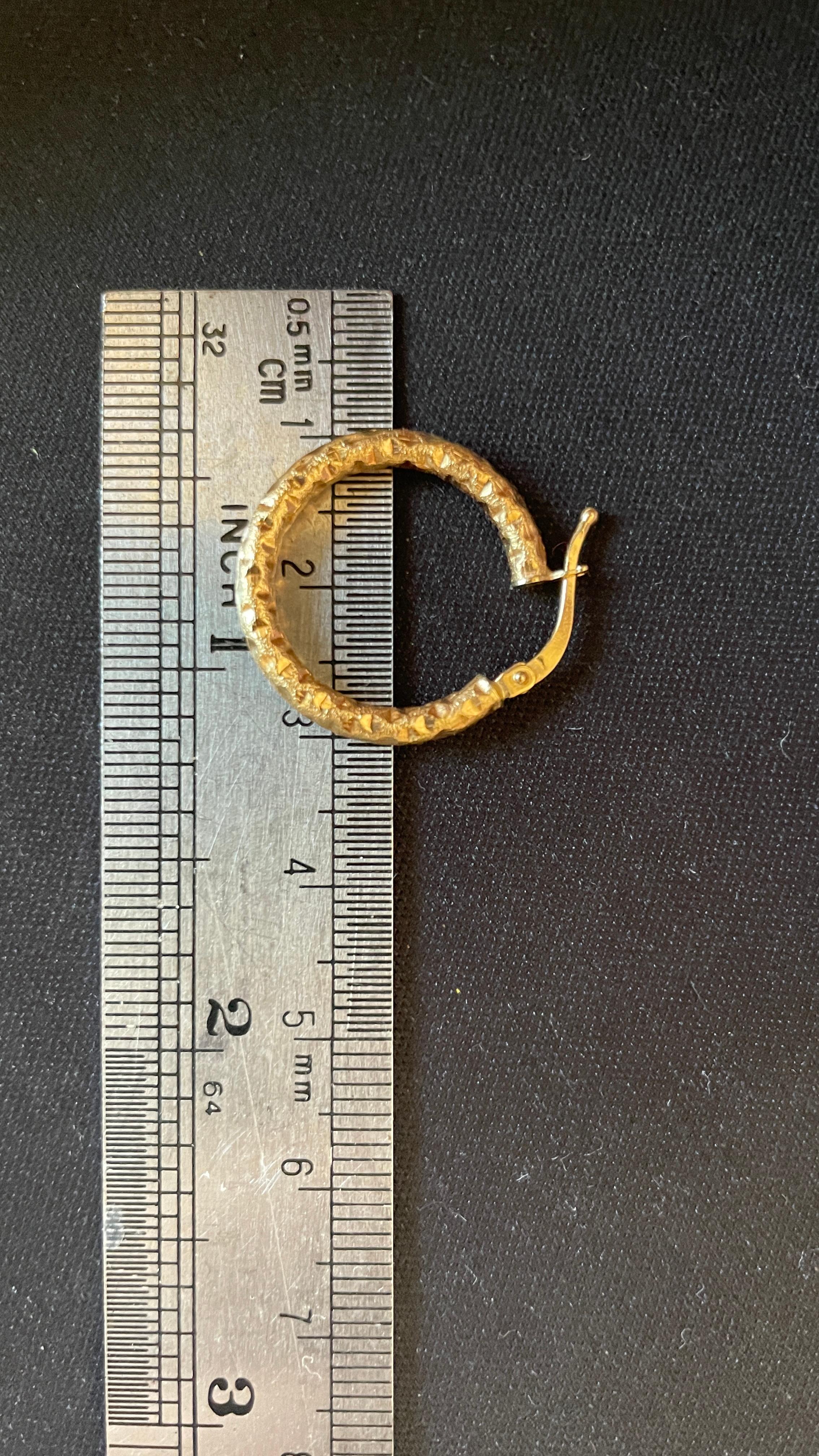Cerchio medio in oro 18k 750 (misura 20mm/2cm)-1,65g in vendita 2