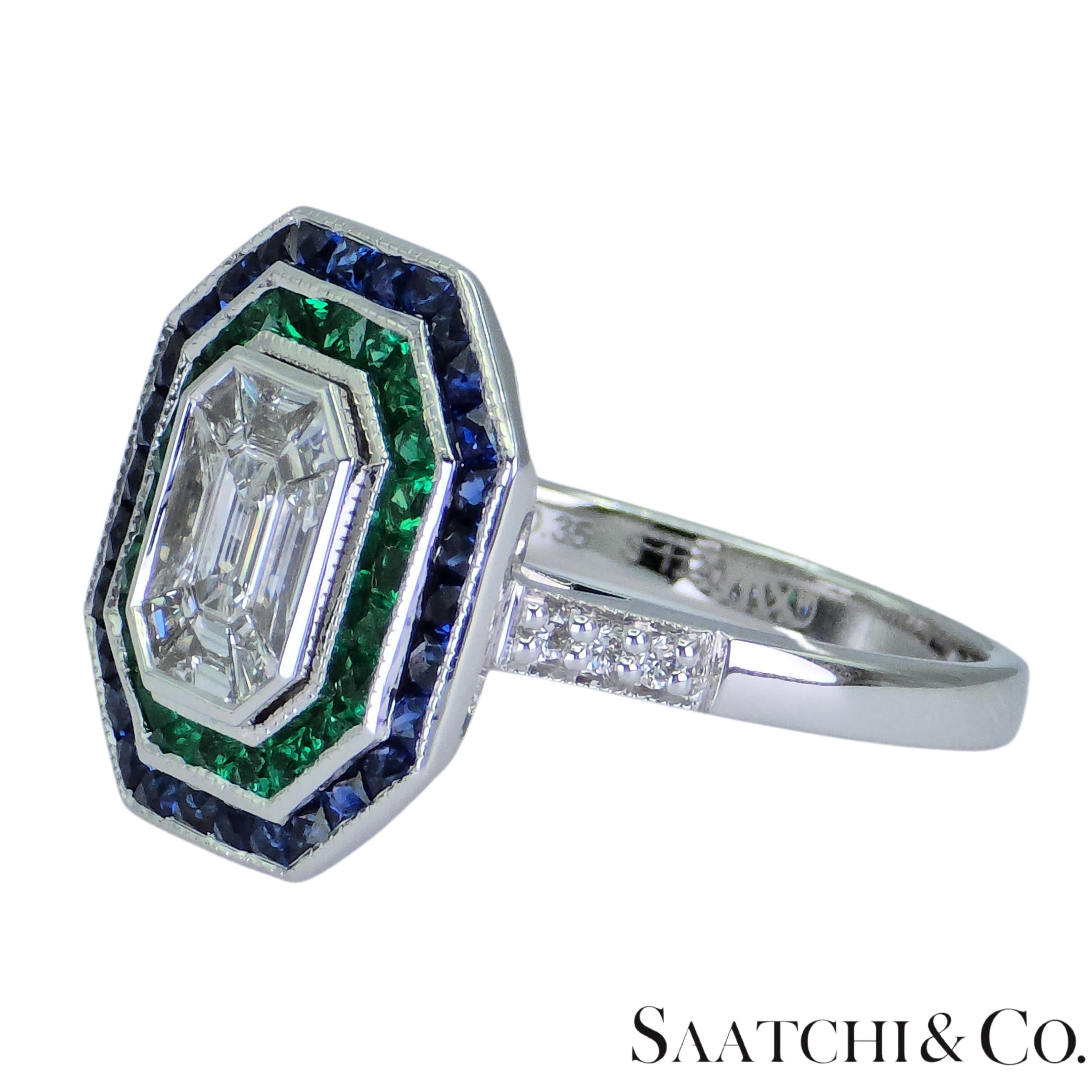 Taglio rotondo Anello 18K 750 Illusione a forma di smeraldo Nature Round VVS Diamond Sapphire Emerald Ring in vendita