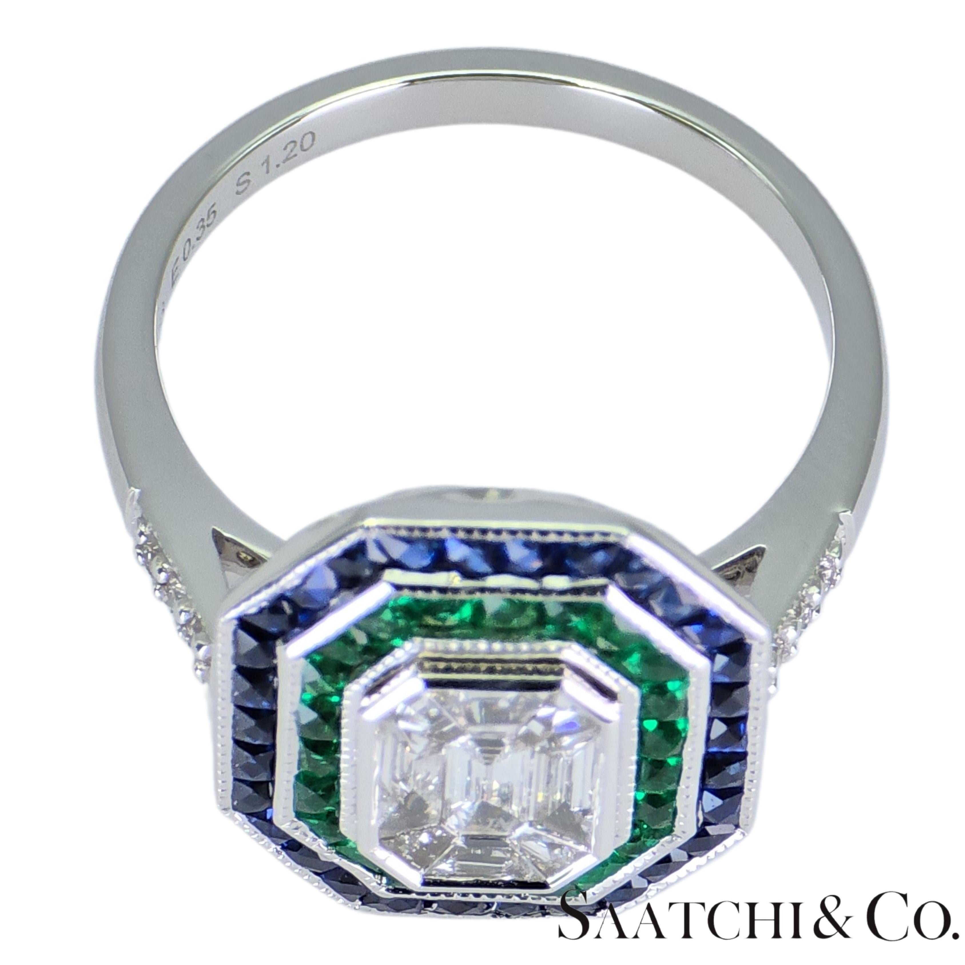 Anello 18K 750 Illusione a forma di smeraldo Nature Round VVS Diamond Sapphire Emerald Ring In condizioni Nuovo in vendita a New York, NY