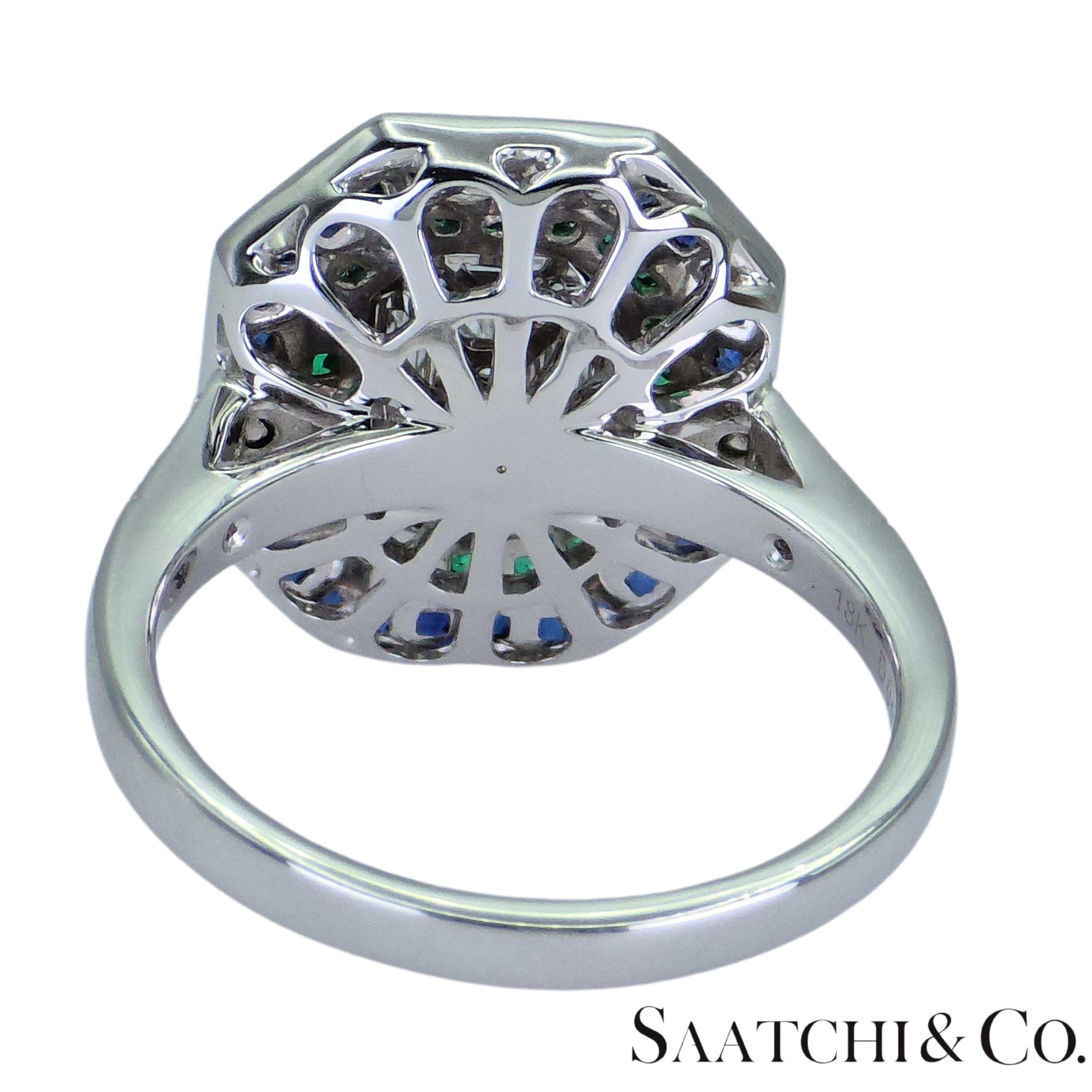 Anello 18K 750 Illusione a forma di smeraldo Nature Round VVS Diamond Sapphire Emerald Ring in vendita 2