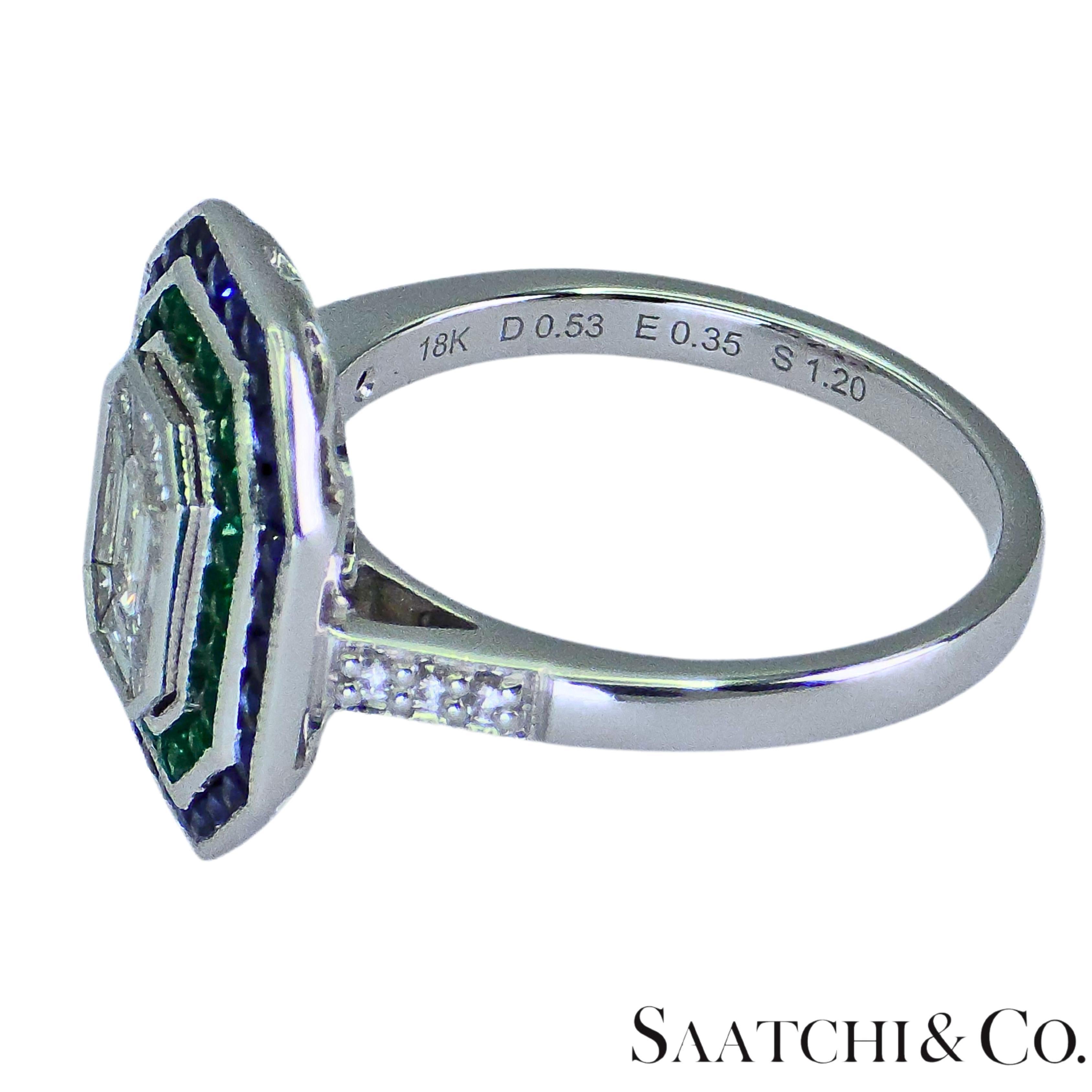 Anello 18K 750 Illusione a forma di smeraldo Nature Round VVS Diamond Sapphire Emerald Ring in vendita 3