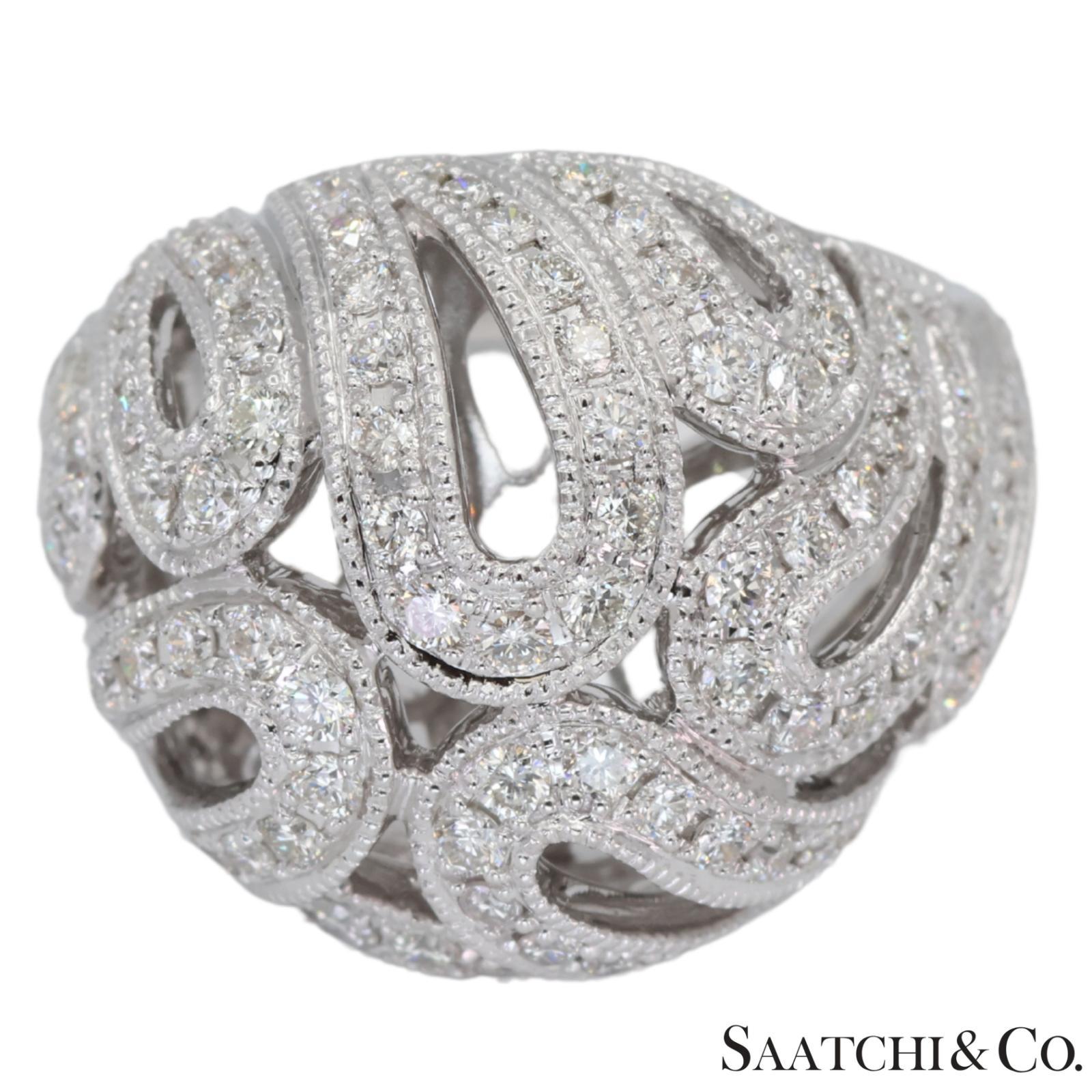 Anillo de Cóctel de Diamantes Naturales 18k 750 en Nuevo estado para la venta en New York, NY