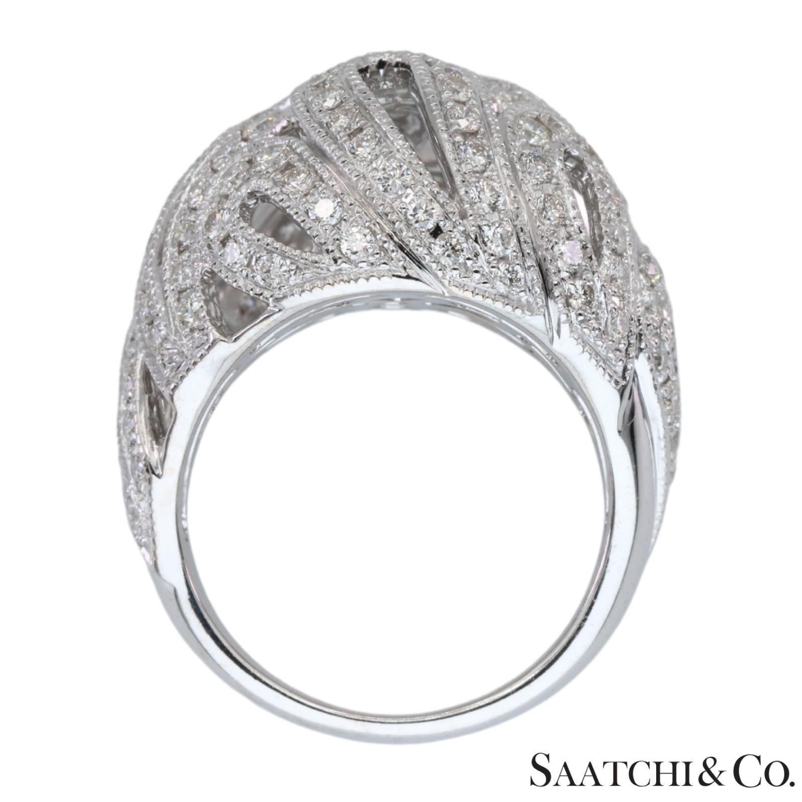 Anillo de Cóctel de Diamantes Naturales 18k 750 en venta 1