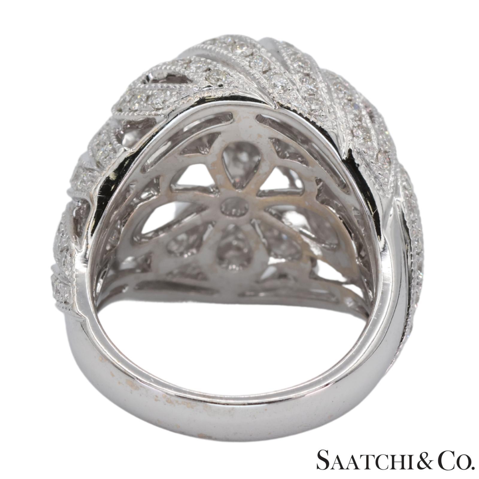 Anillo de Cóctel de Diamantes Naturales 18k 750 en venta 3
