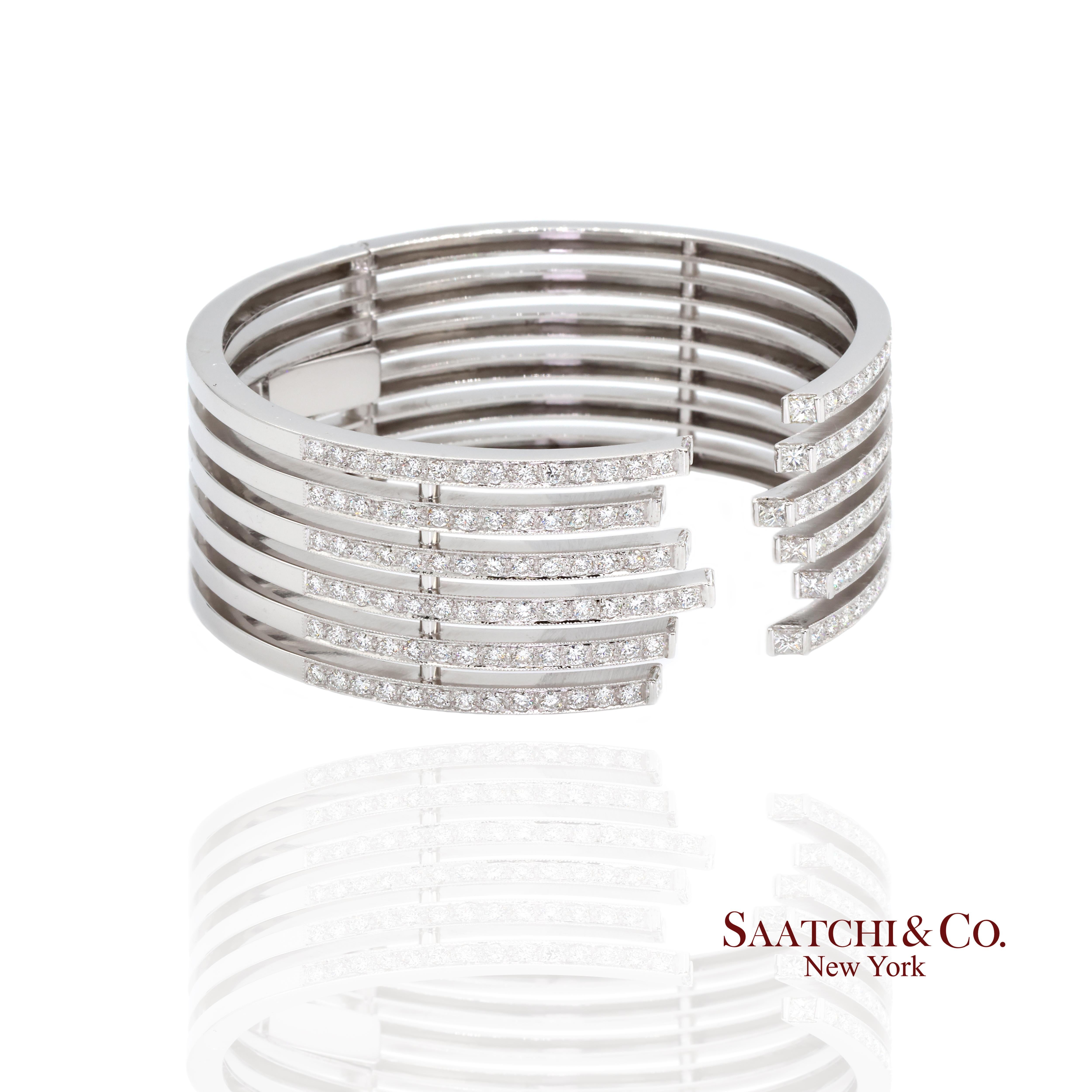 Pulsera brazalete de diamantes de oro de 18k

Tipo de metal: Oro 18k
Peso total del artículo: 92,6 gramos
Longitud: 7.0 cm
Anchura: 2.5 cm
Altura: 4.0 mm
De tamaño considerable: Sí
1:
Piedra principal: Diamante
Peso del diamante: 8,9 qt.
Piezas de