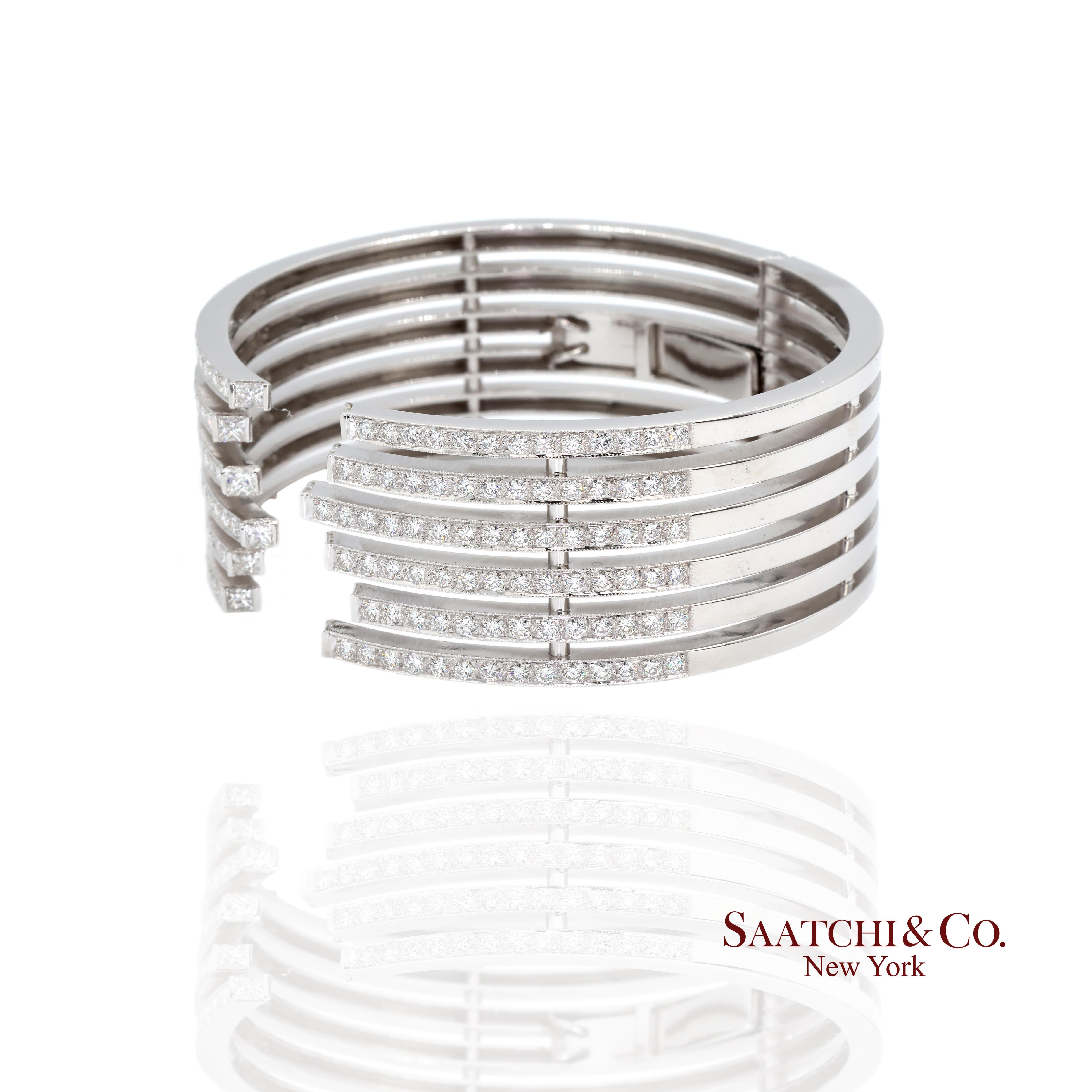 Pulseras brazalete de diamantes de oro natural 18K 750 Contemporáneo en venta
