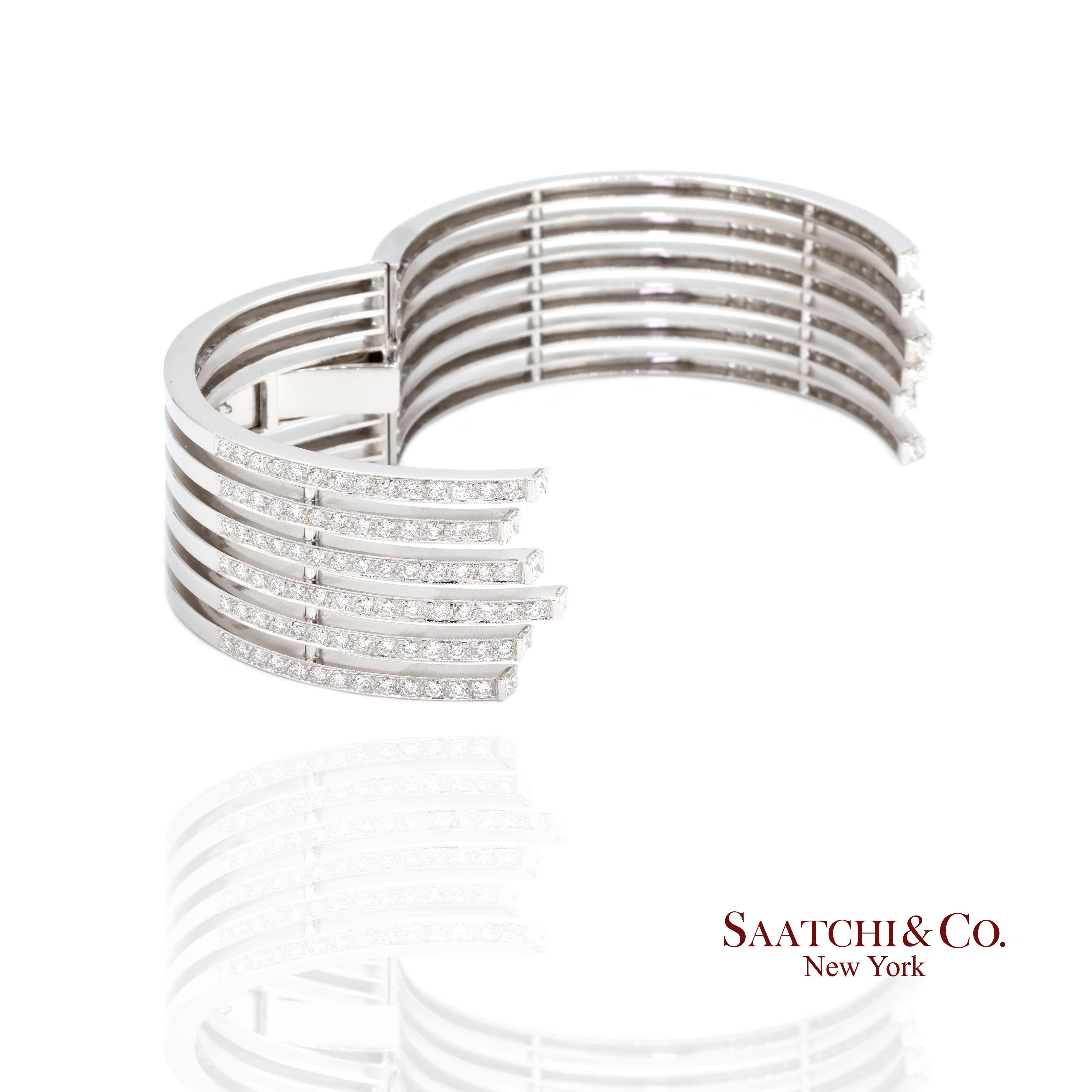 Pulseras brazalete de diamantes de oro natural 18K 750 en Excelente estado para la venta en New York, NY