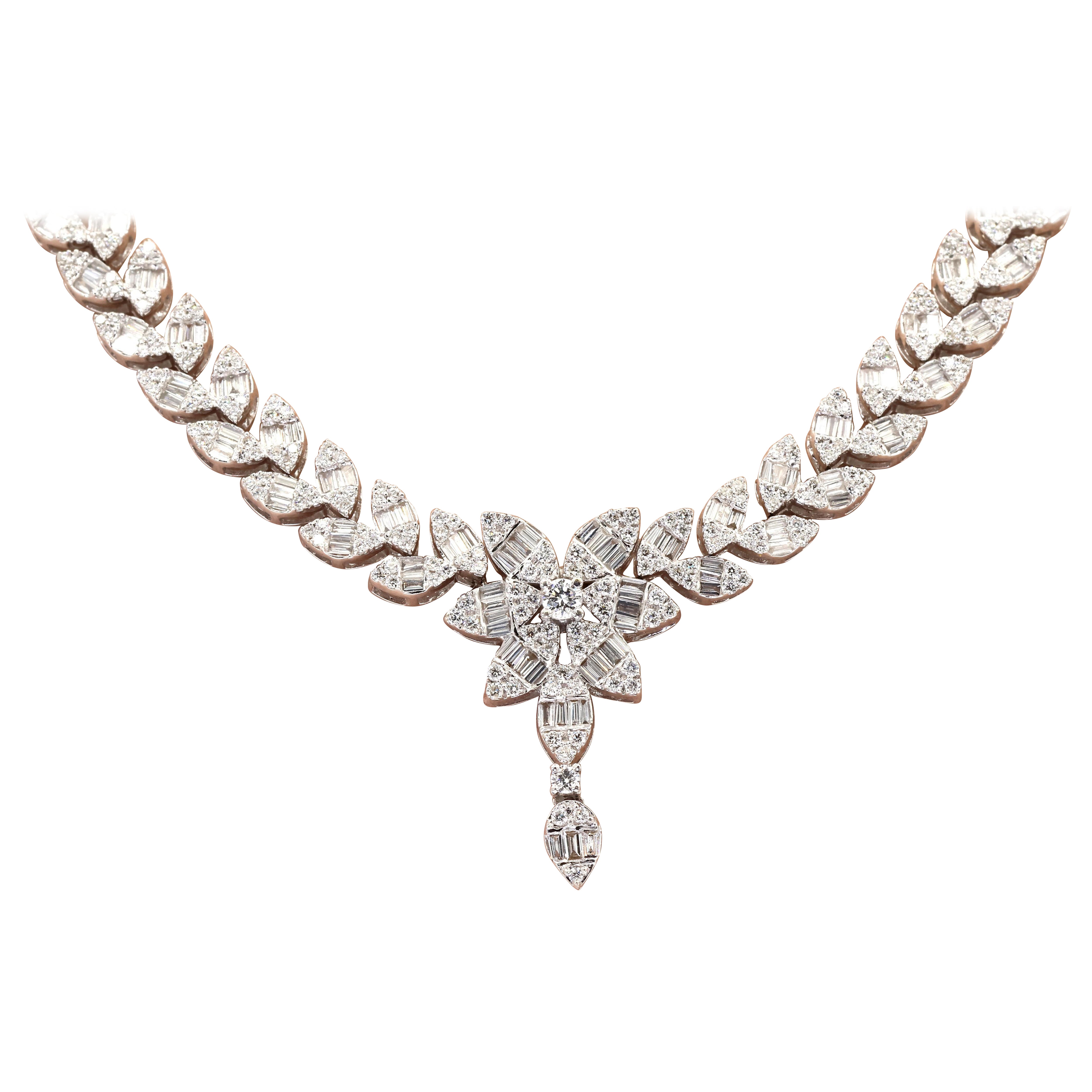 18K 750 Natural White Diamond Necklace