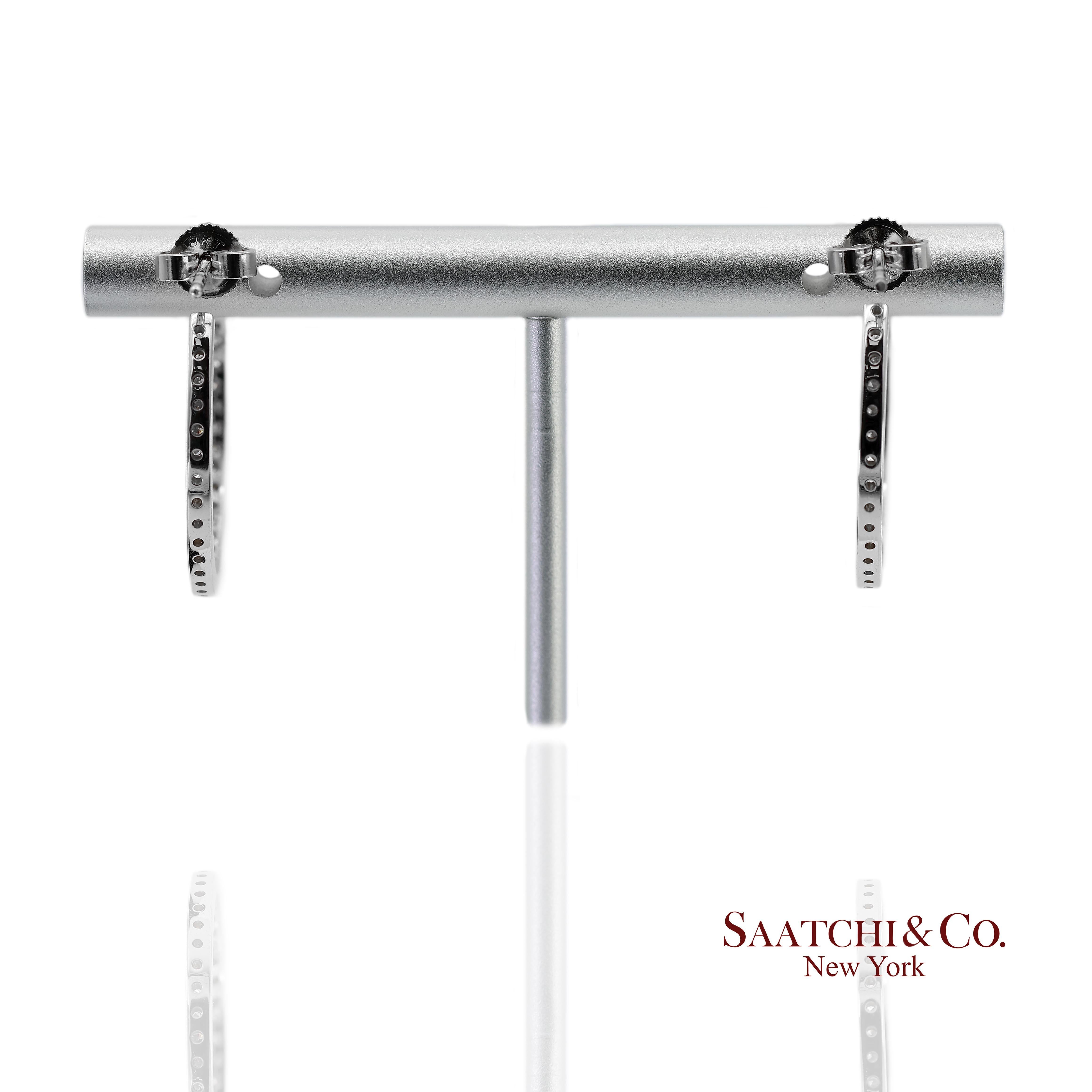 18K 750 Massiv Weißgold In und Out Natürliche Diamant-Reifenohrringe im Angebot 4