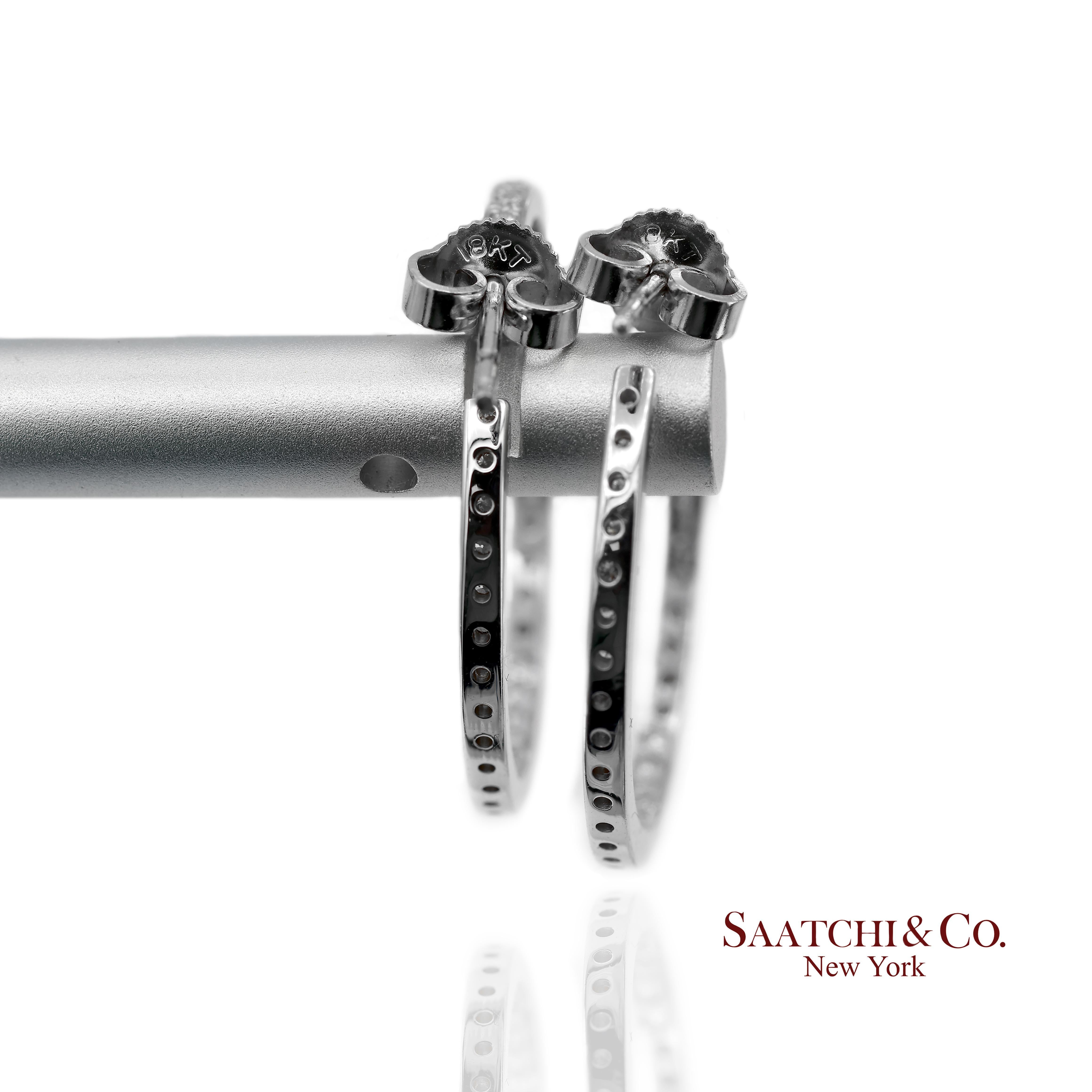 18K 750 Massiv Weißgold In und Out Natürliche Diamant-Reifenohrringe im Angebot 5