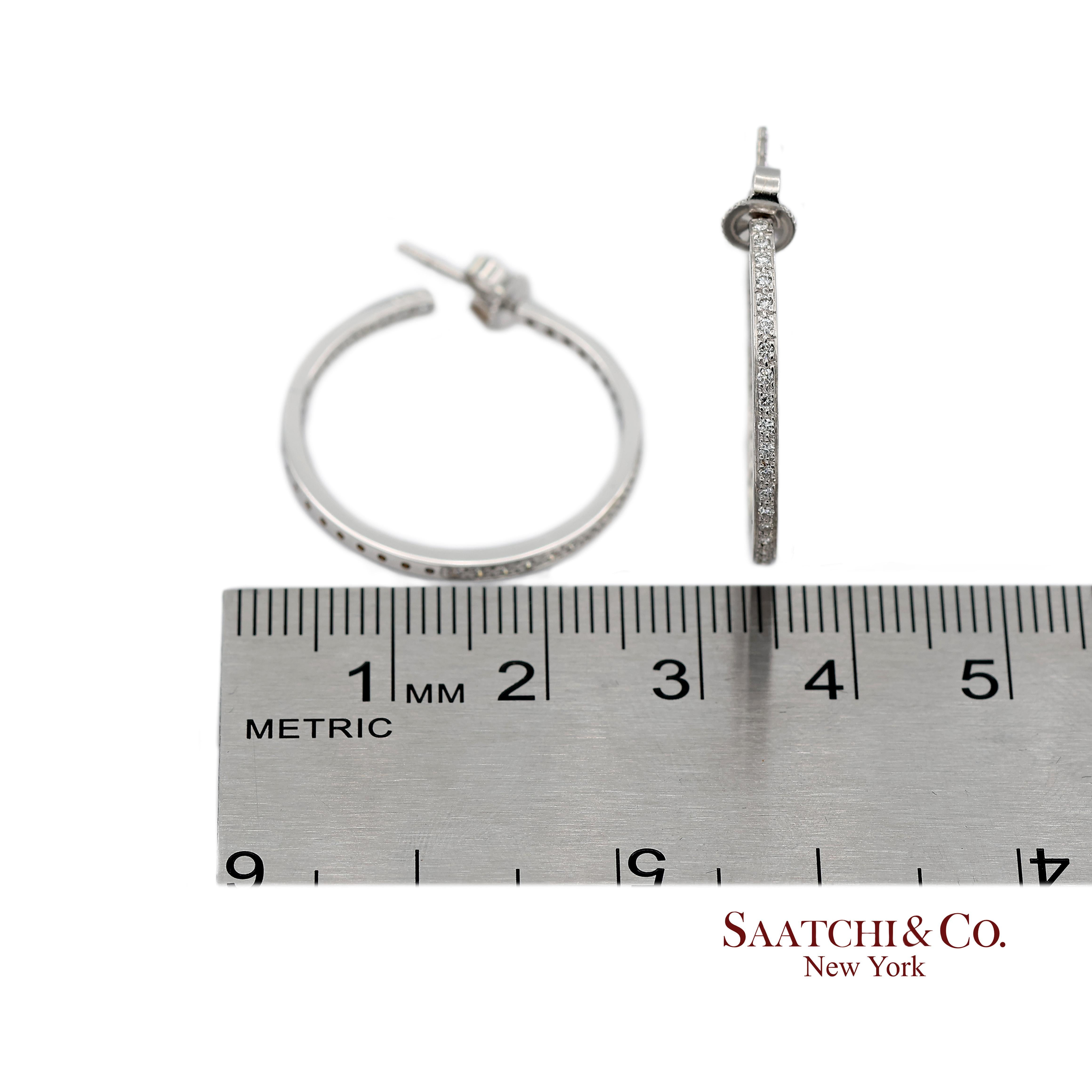 18K 750 Massiv Weißgold In und Out Natürliche Diamant-Reifenohrringe im Angebot 6