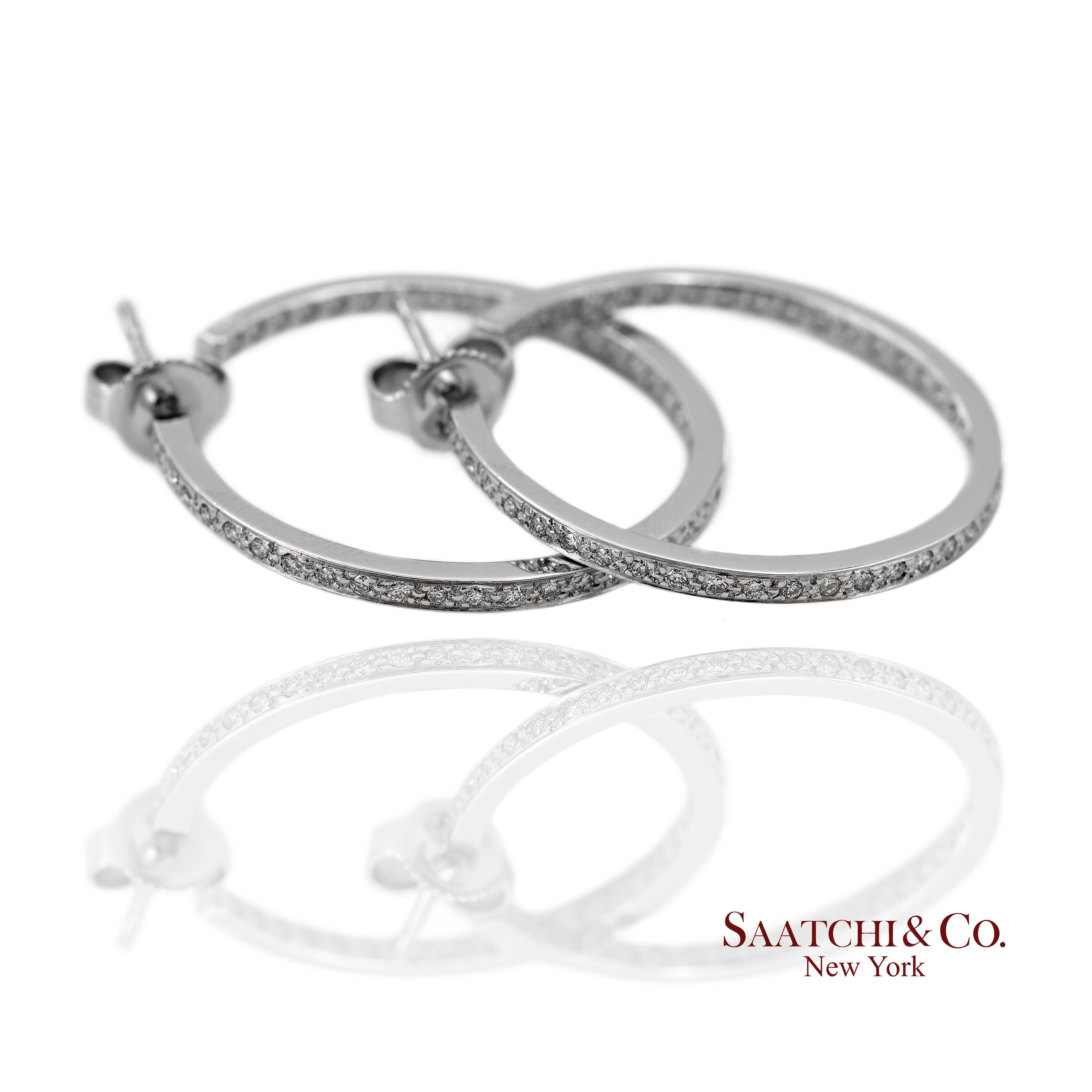 18K 750 Massiv Weißgold In und Out Natürliche Diamant-Reifenohrringe (Zeitgenössisch) im Angebot