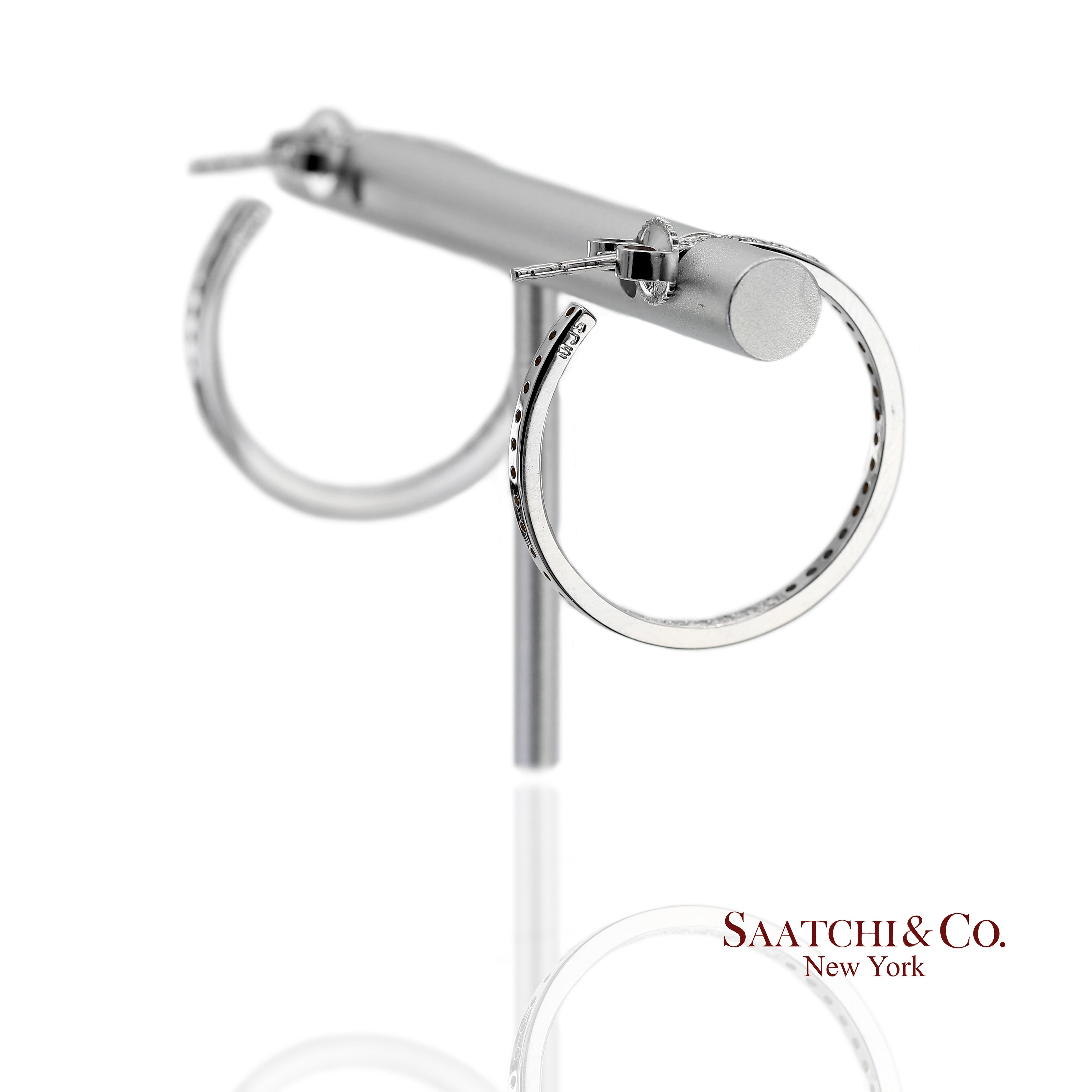 18K 750 Massiv Weißgold In und Out Natürliche Diamant-Reifenohrringe im Angebot 2