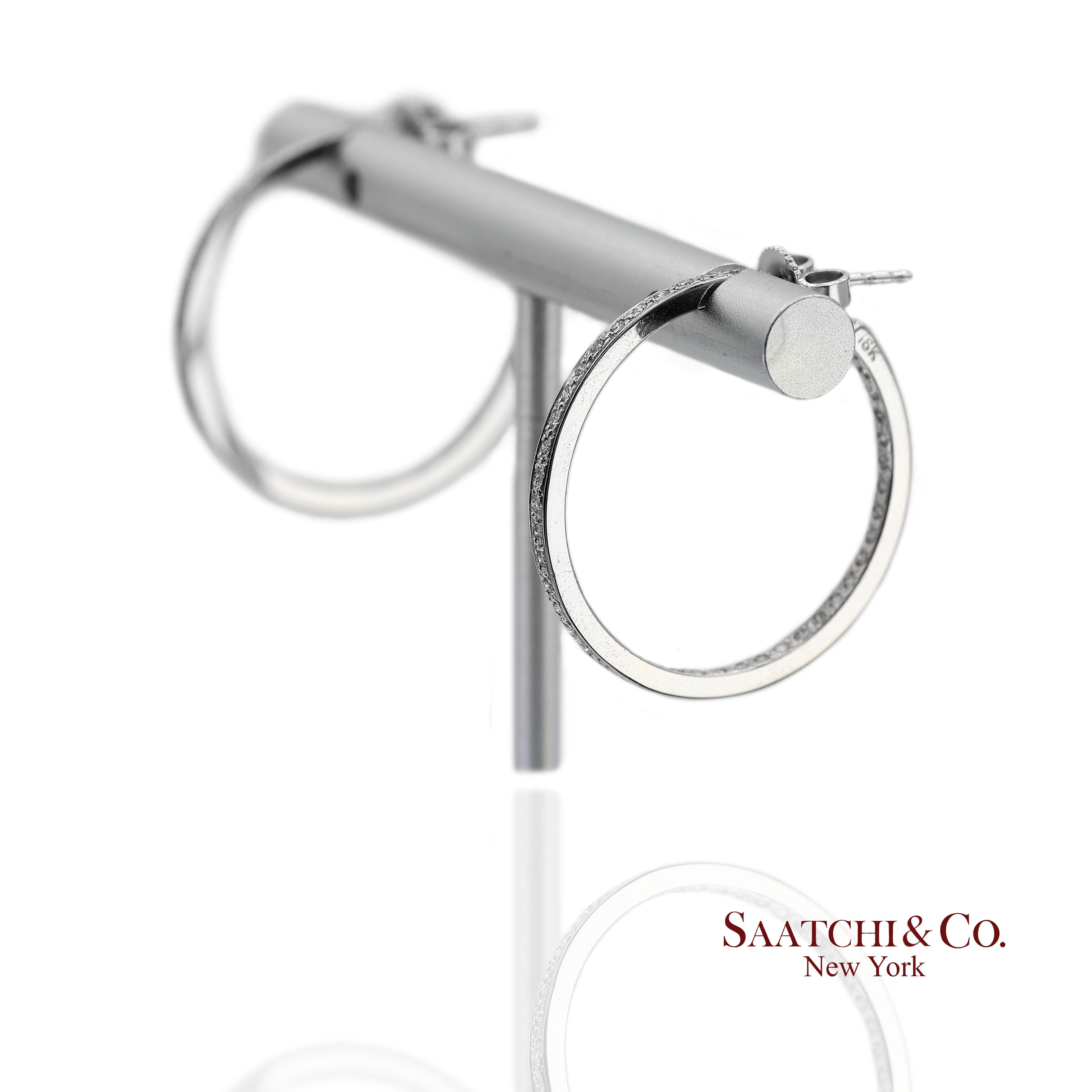 18K 750 Massiv Weißgold In und Out Natürliche Diamant-Reifenohrringe im Angebot 3