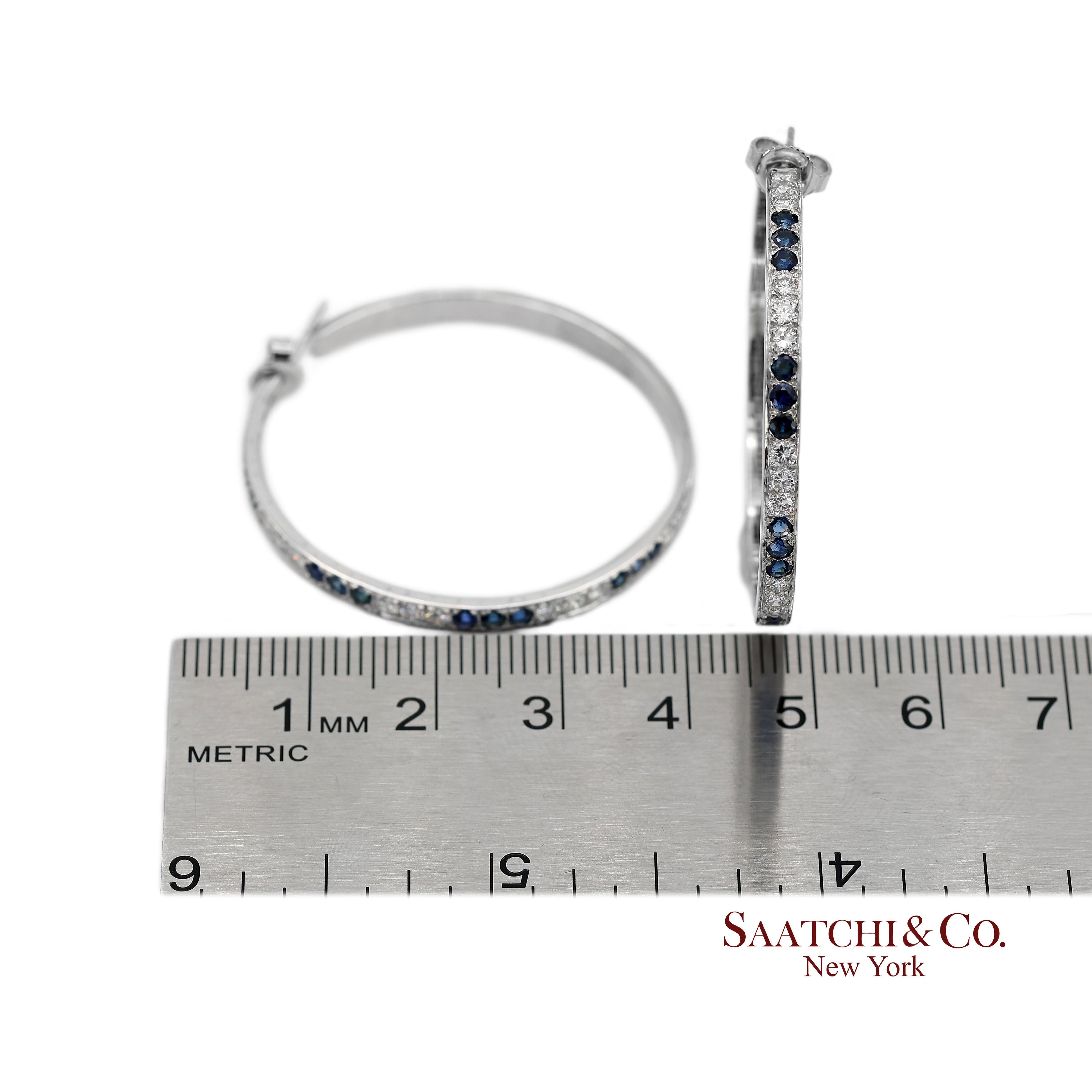 Orecchini a cerchio con diamanti naturali e zaffiri in oro bianco massiccio 18K 750 in vendita 5