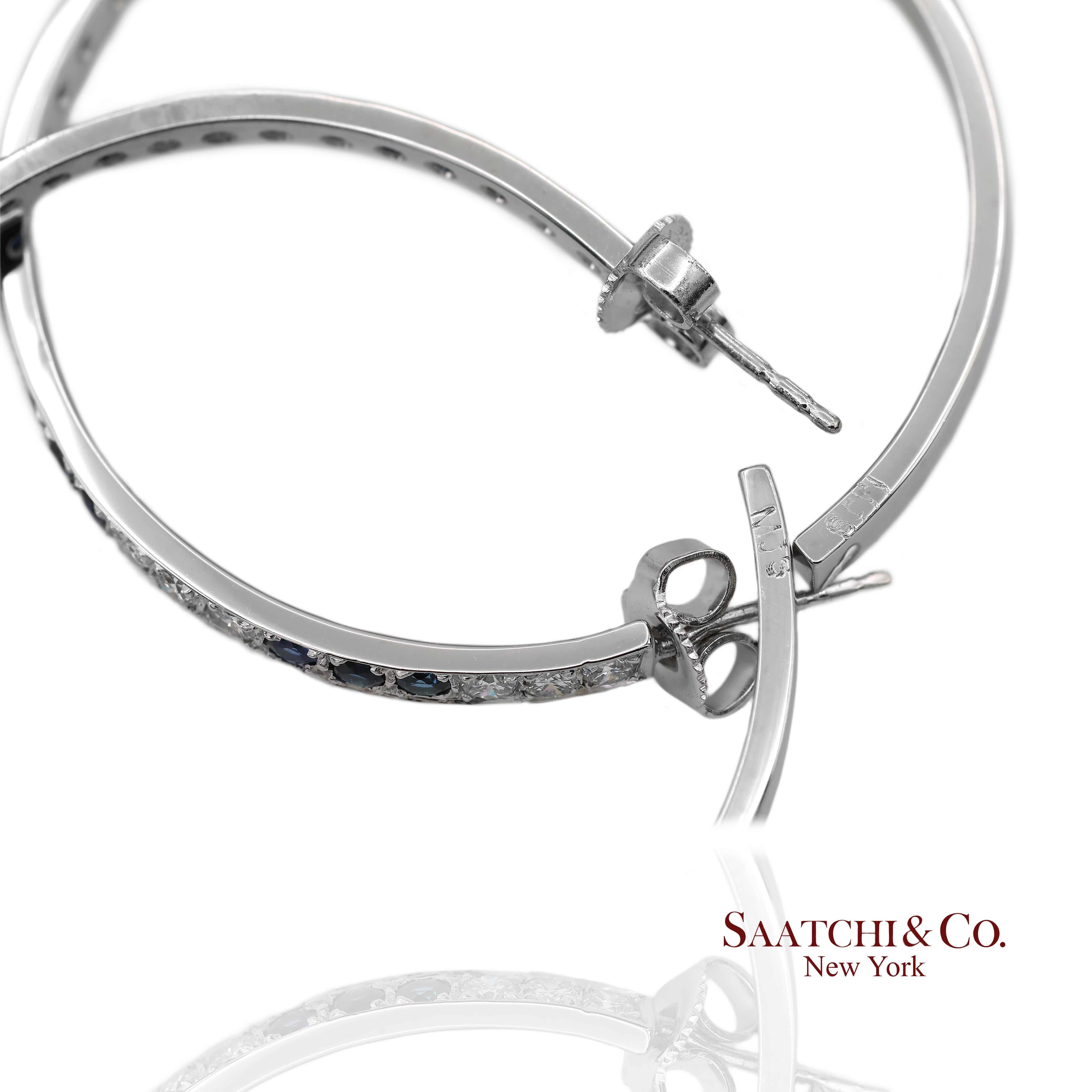 Orecchini a cerchio con diamanti naturali e zaffiri in oro bianco massiccio 18K 750 in vendita 3