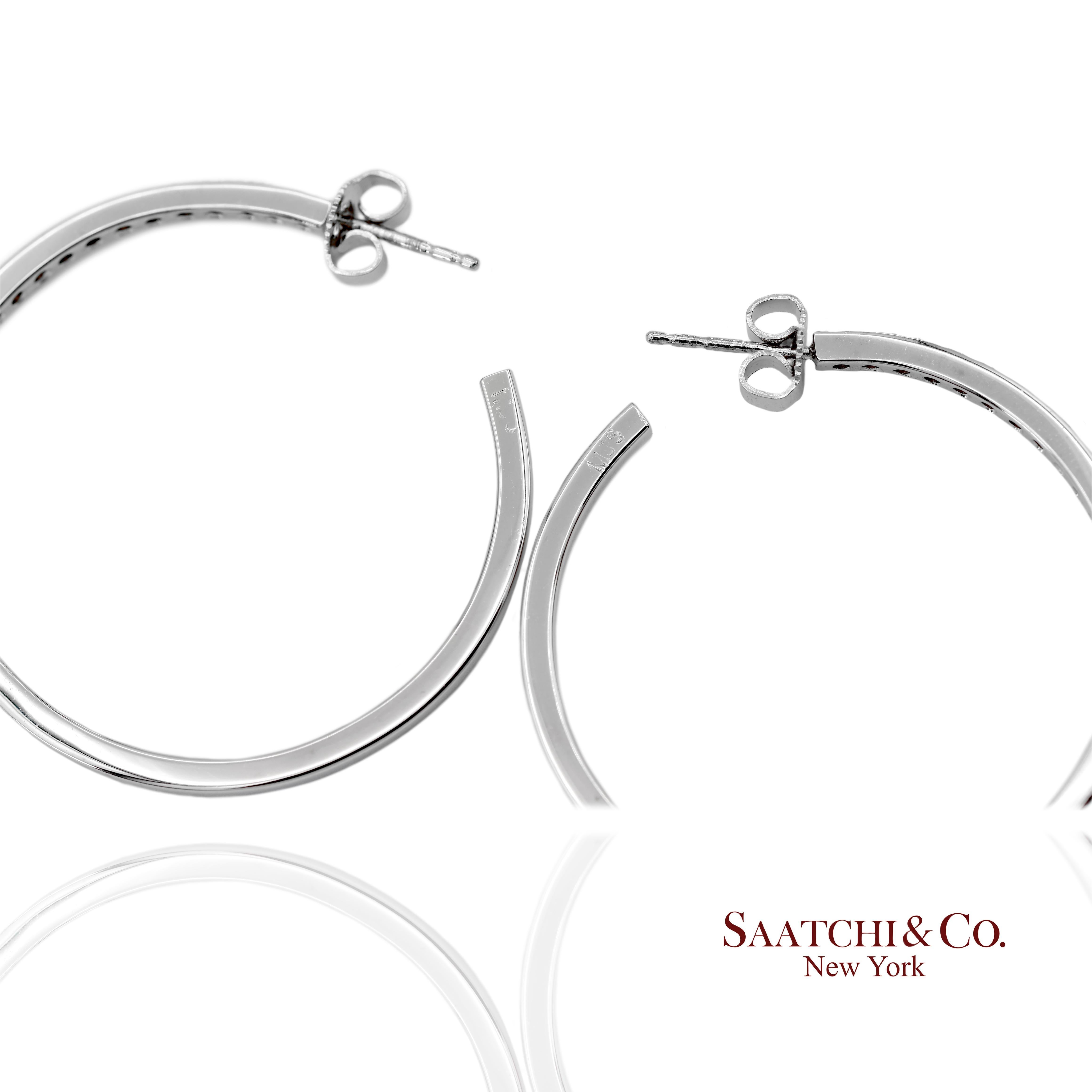 Boucles d'oreilles en or blanc massif 18K 750 diamants naturels en vente 4