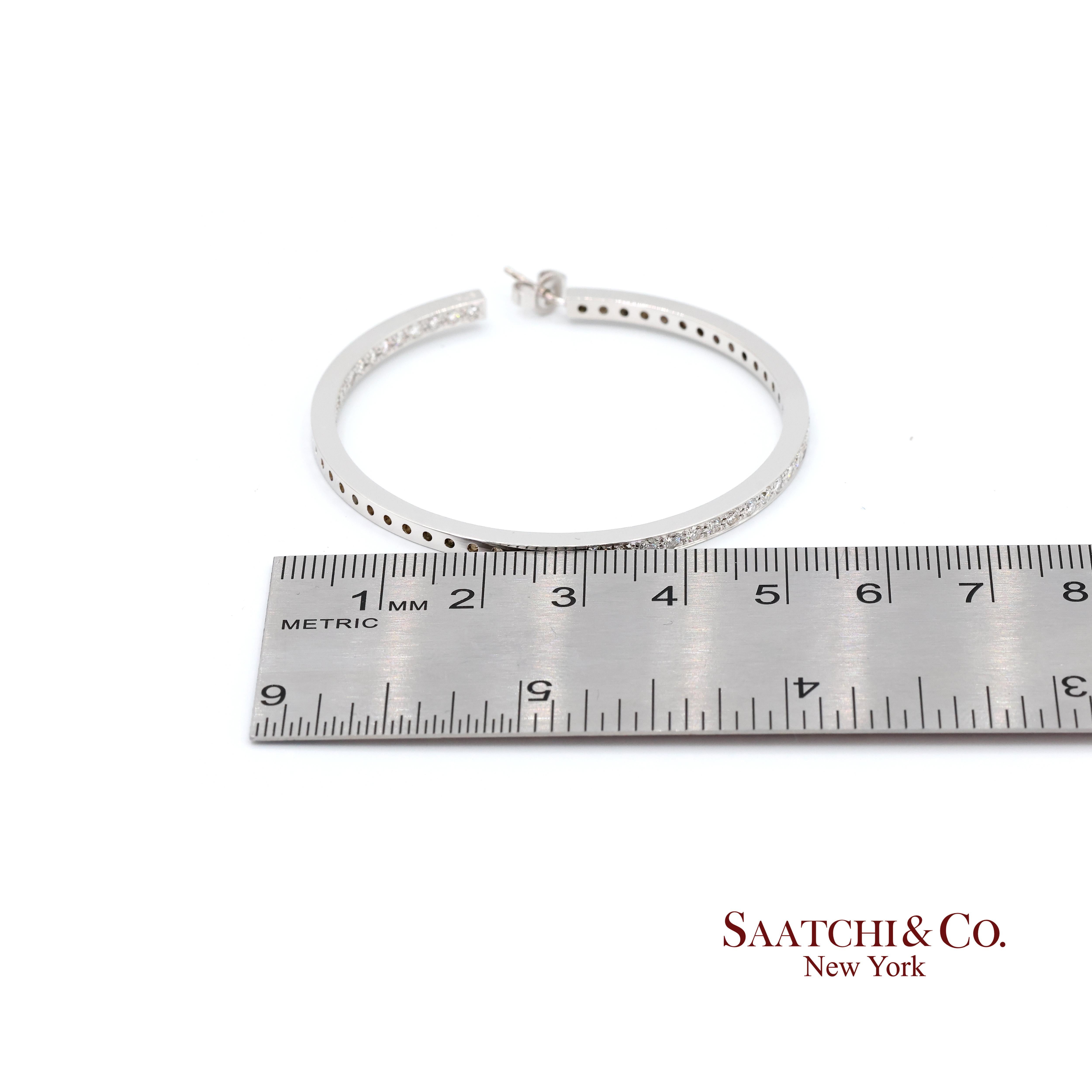 Boucles d'oreilles en or blanc massif 18K 750 diamants naturels en vente 4