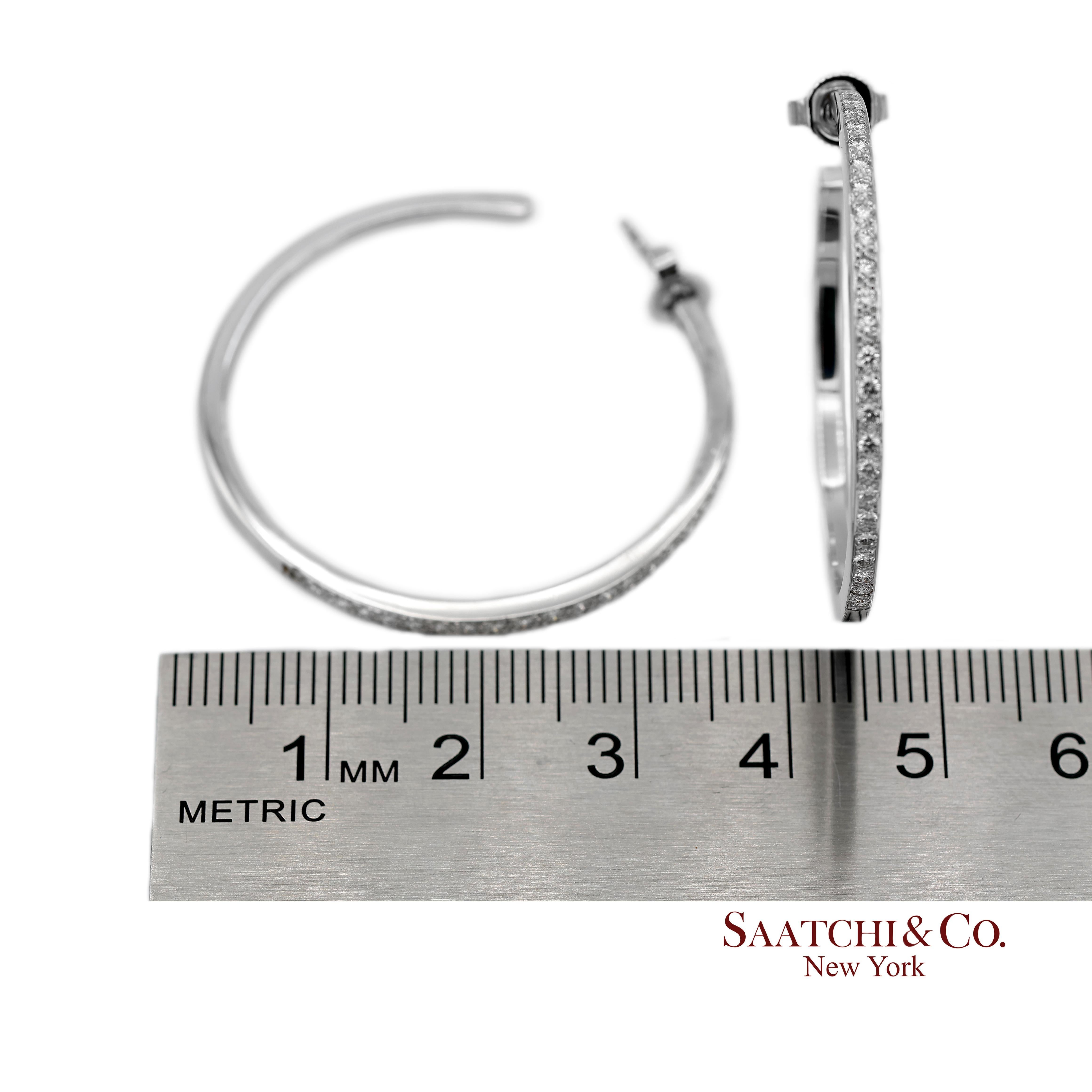 Boucles d'oreilles en or blanc massif 18K 750 diamants naturels en vente 5