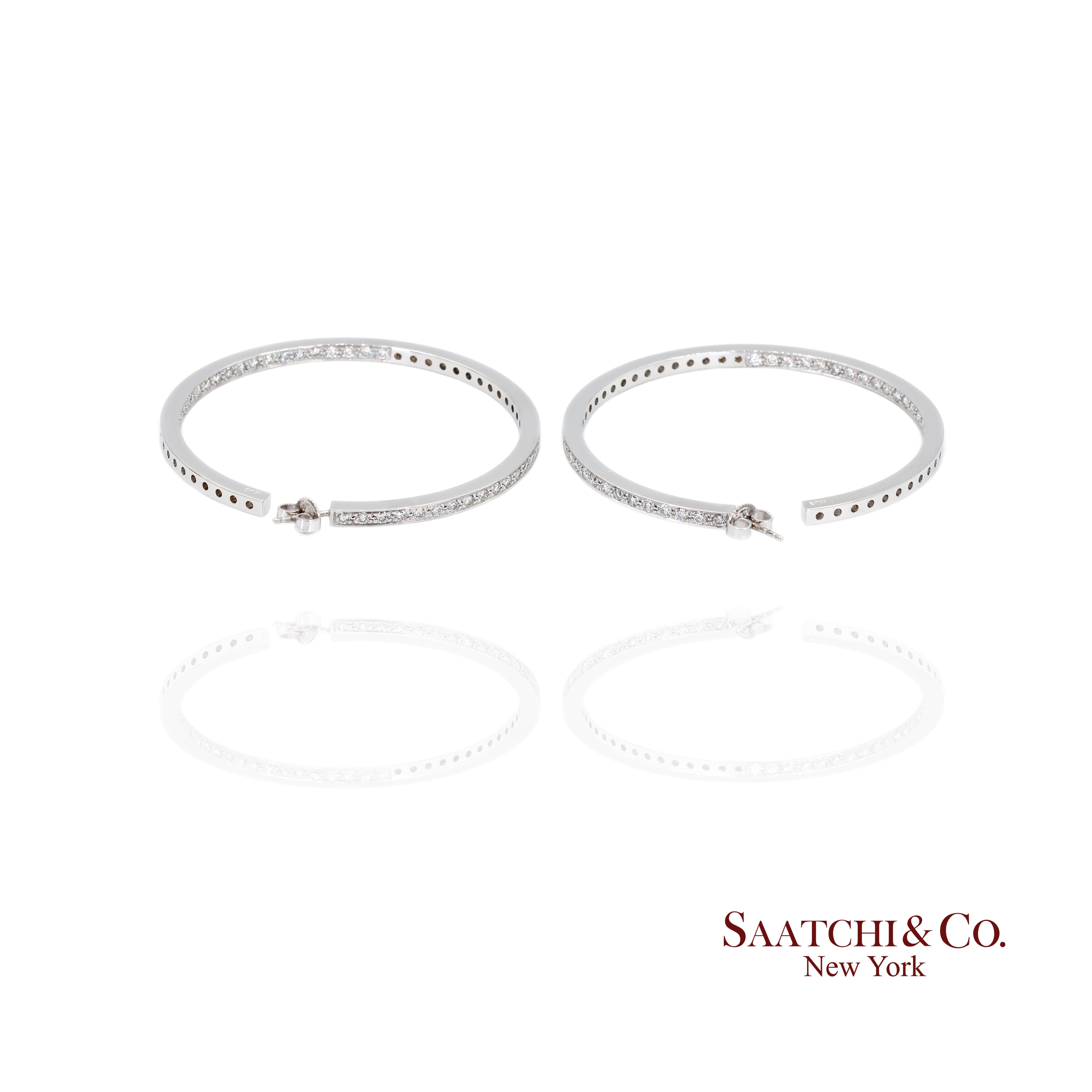 Contemporain Boucles d'oreilles en or blanc massif 18K 750 diamants naturels en vente