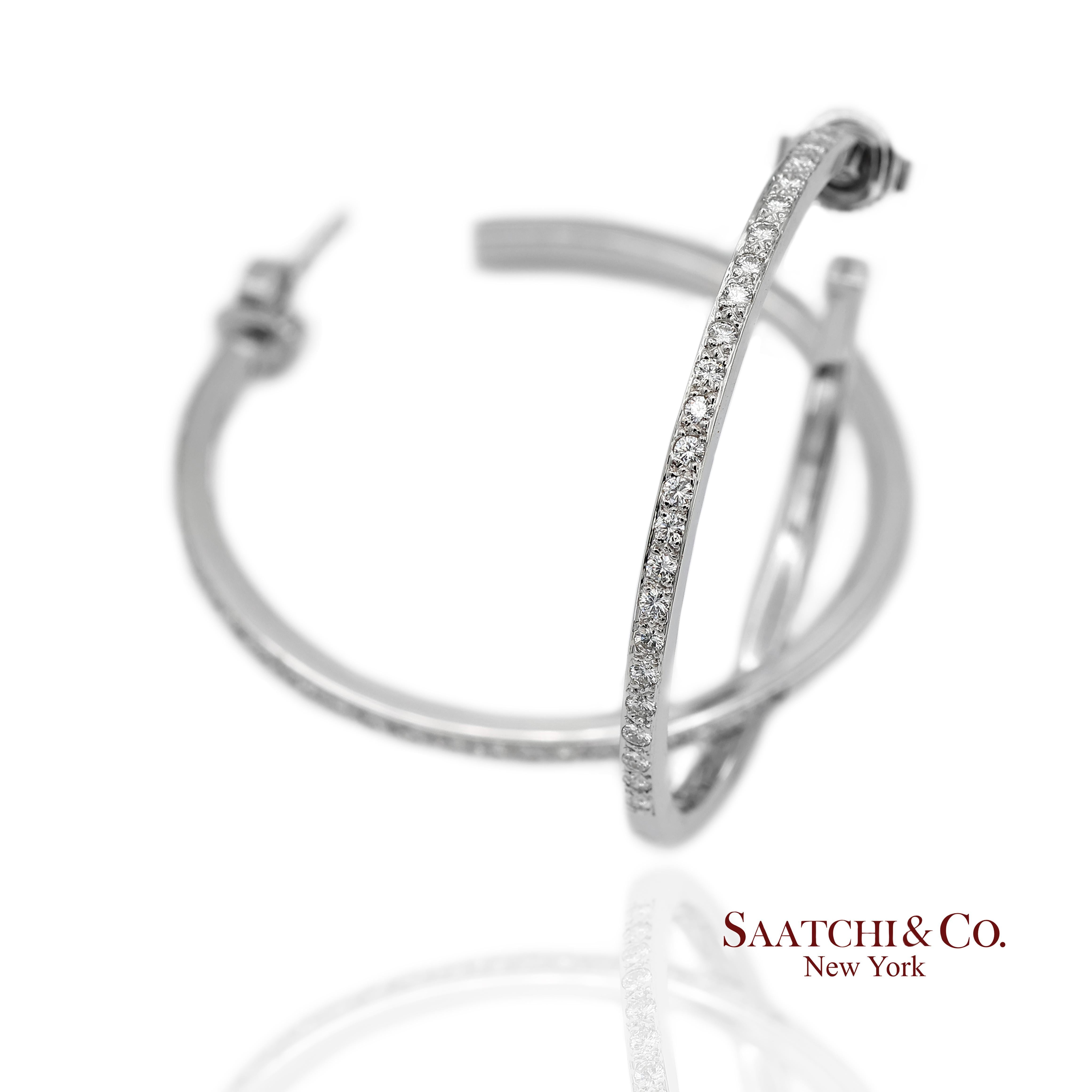 Boucles d'oreilles en or blanc massif 18K 750 diamants naturels en vente 1