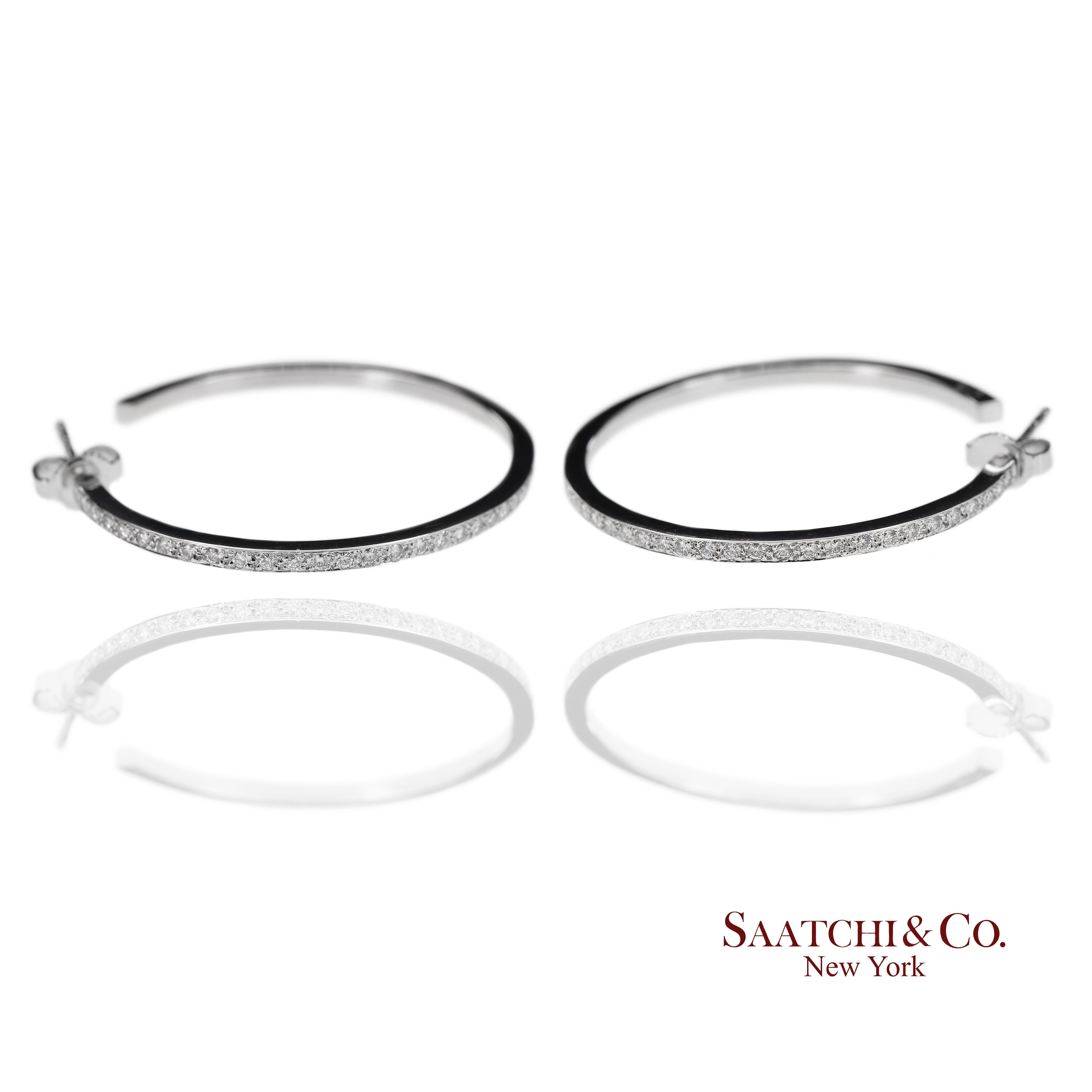 Boucles d'oreilles en or blanc massif 18K 750 diamants naturels en vente 2