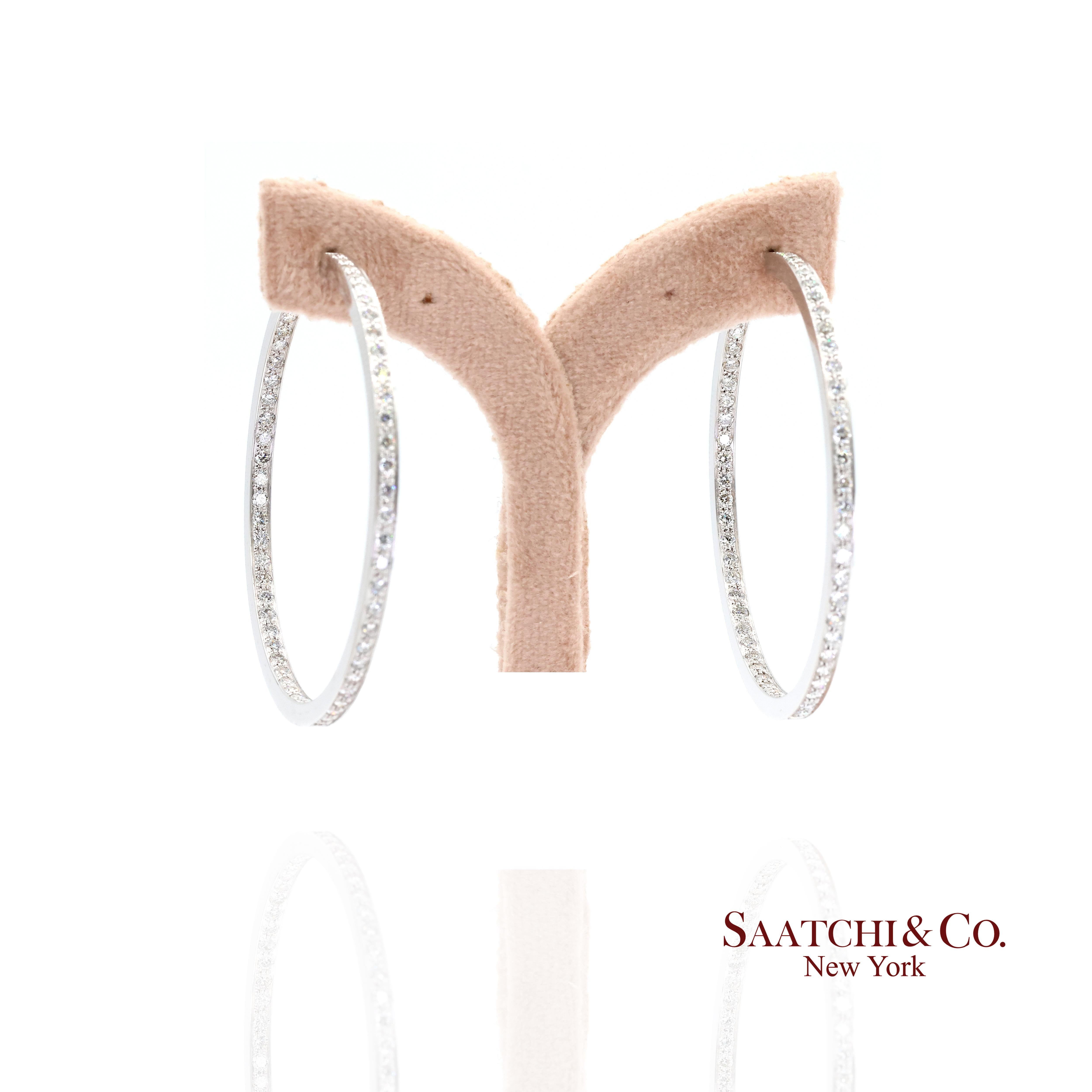 Boucles d'oreilles en or blanc massif 18K 750 diamants naturels en vente 3