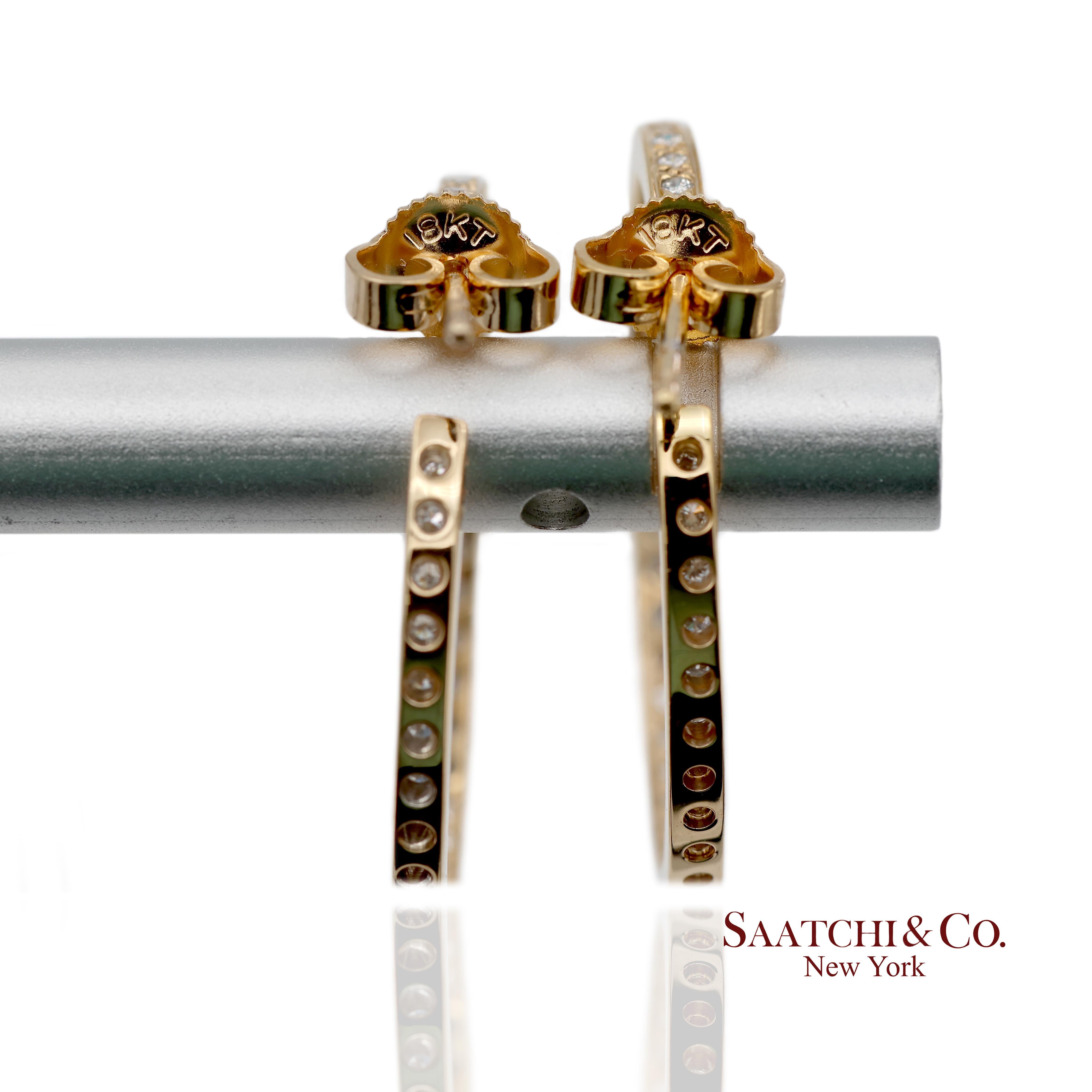 Pendientes de aro de oro amarillo macizo de 18 quilates 750 con diamantes naturales dentro y fuera en venta 5