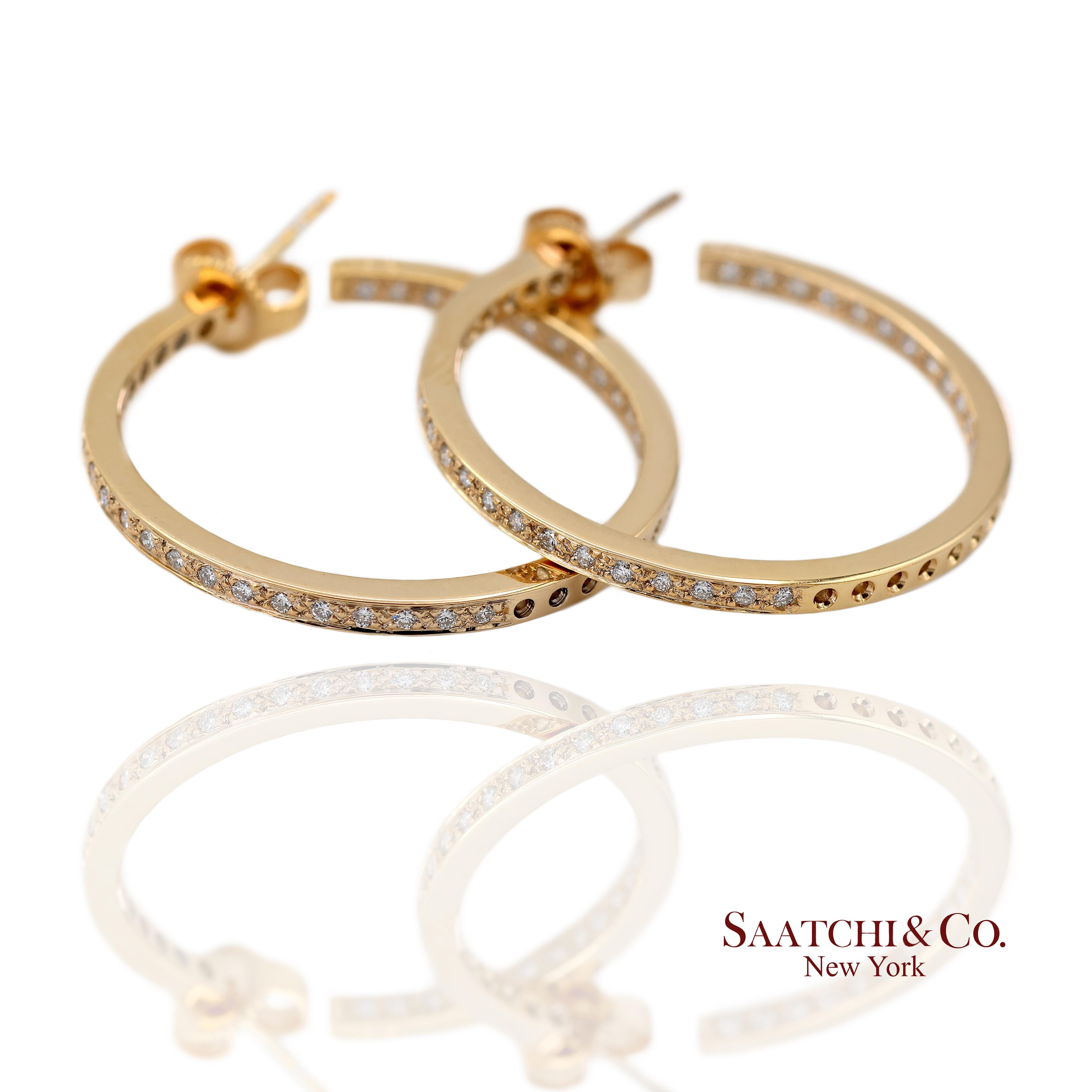 Pendientes de aro de oro amarillo macizo de 18 quilates 750 con diamantes naturales dentro y fuera Contemporáneo en venta