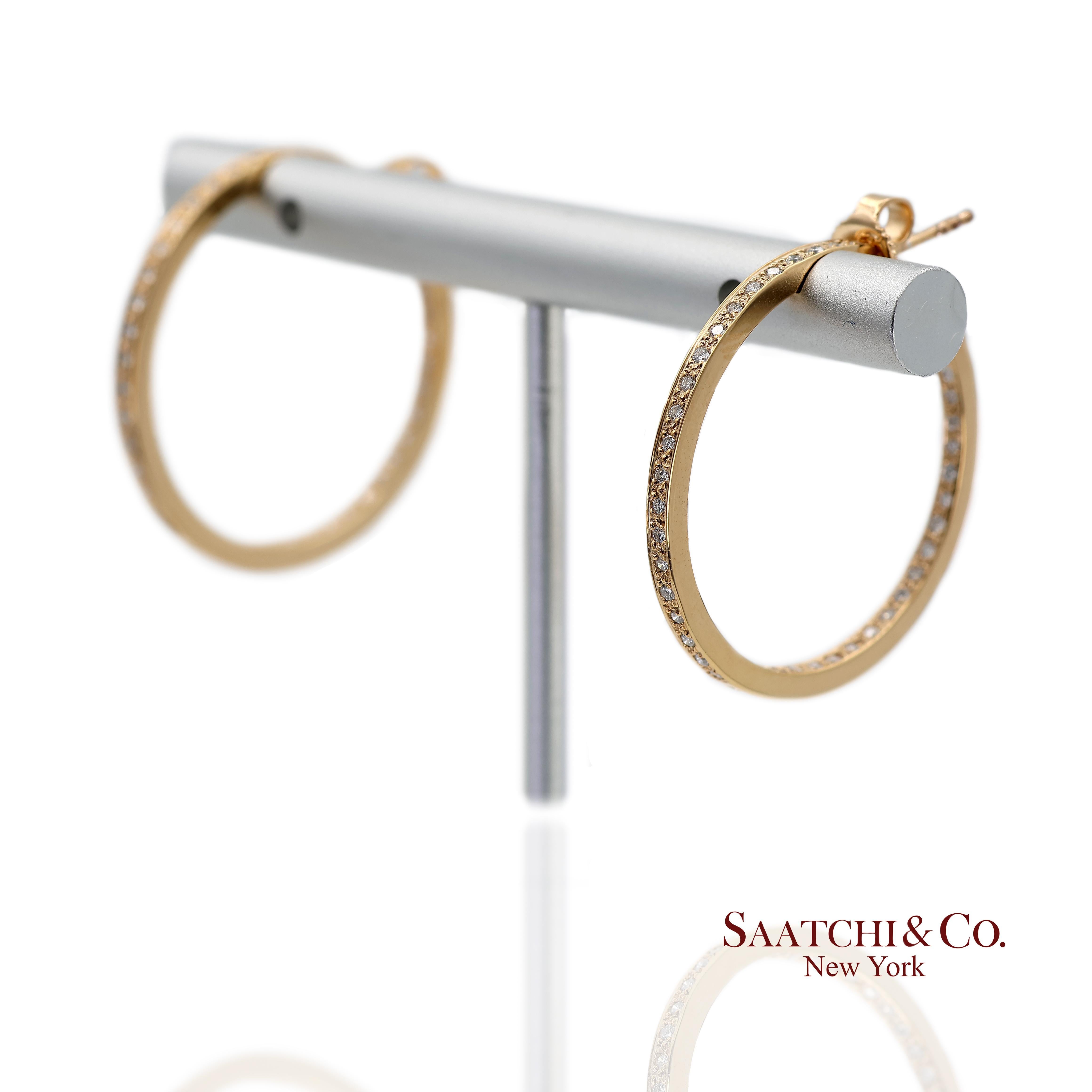 Pendientes de aro de oro amarillo macizo de 18 quilates 750 con diamantes naturales dentro y fuera en venta 2