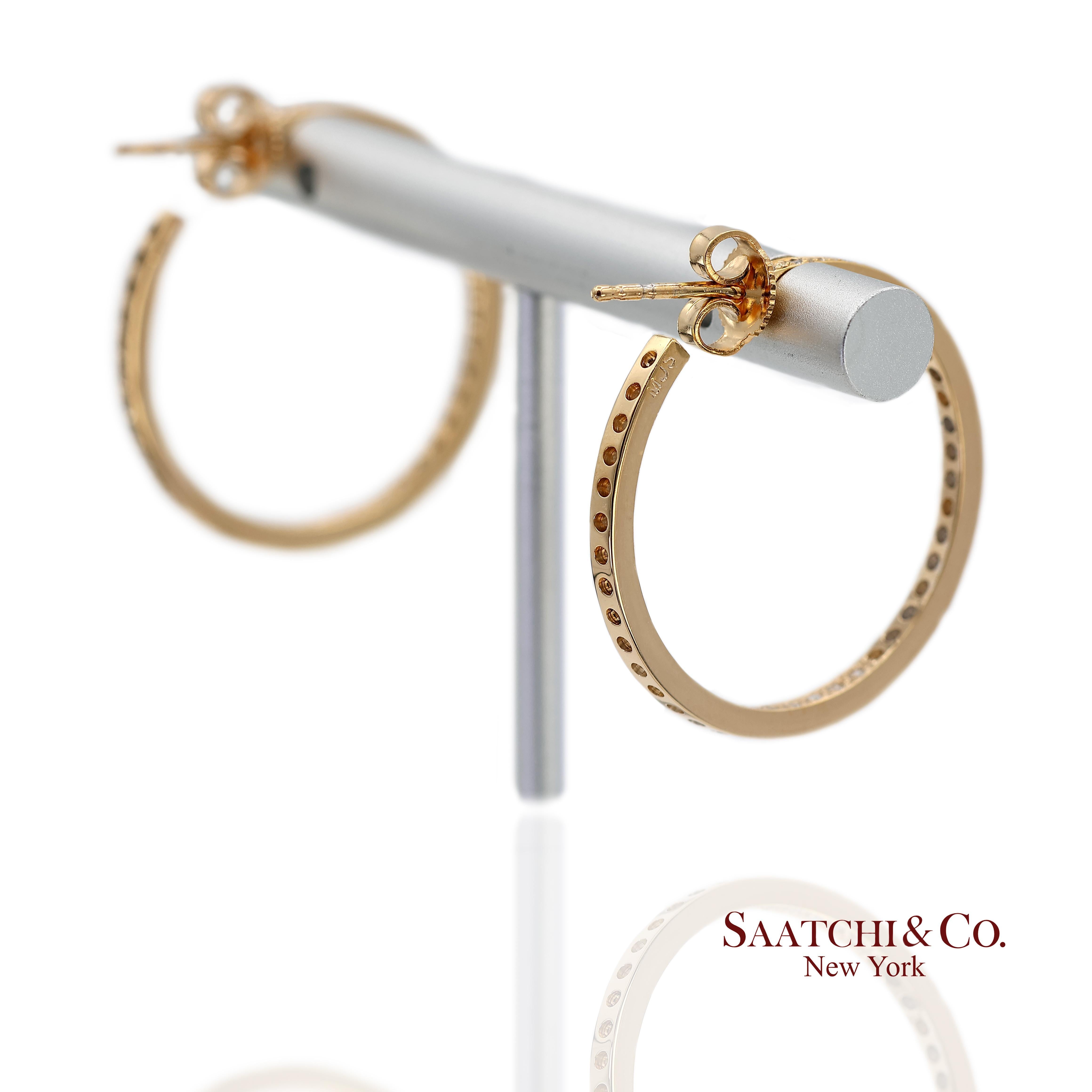 Pendientes de aro de oro amarillo macizo de 18 quilates 750 con diamantes naturales dentro y fuera en venta 3