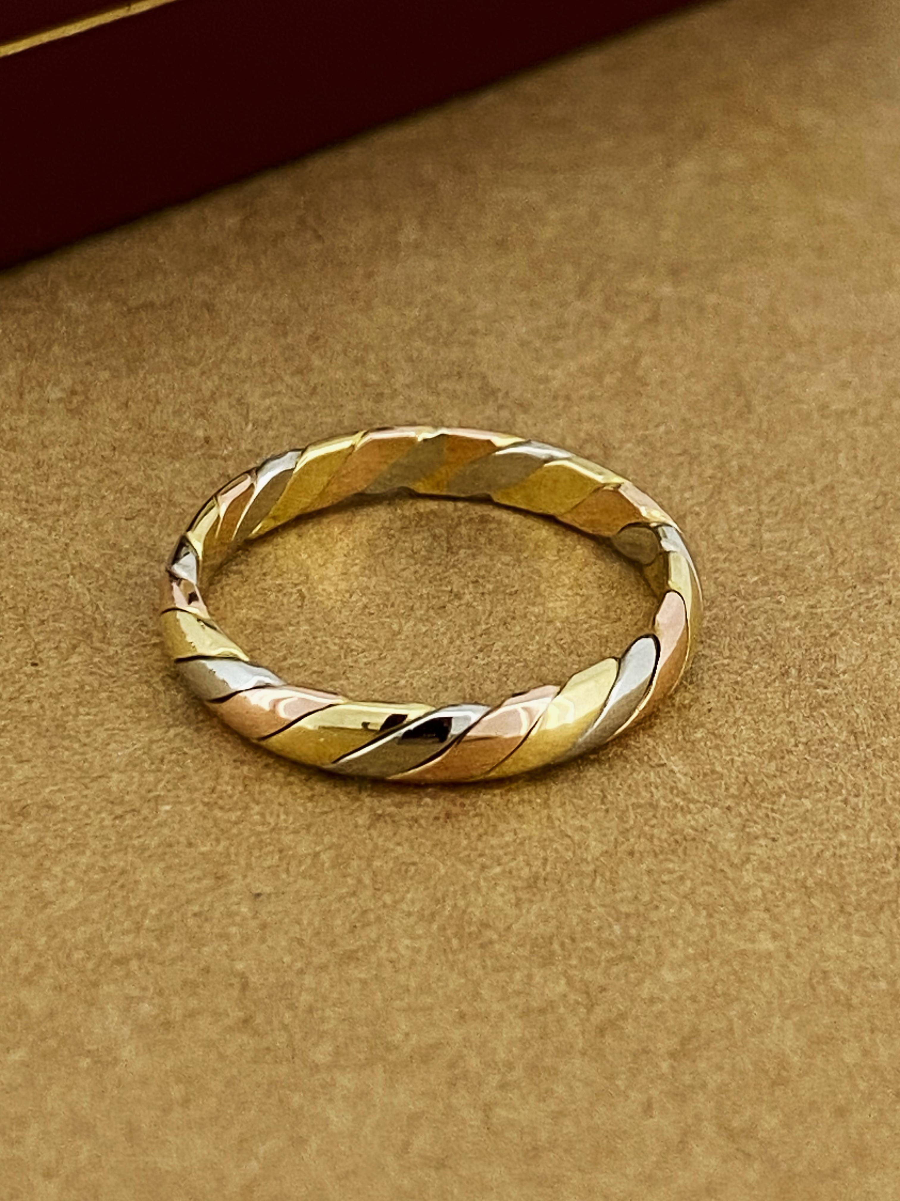 Dieses abgerundete 3,5 mm Ehering ist aus 
atemberaubendes, selten gesehenes, kompliziertes 