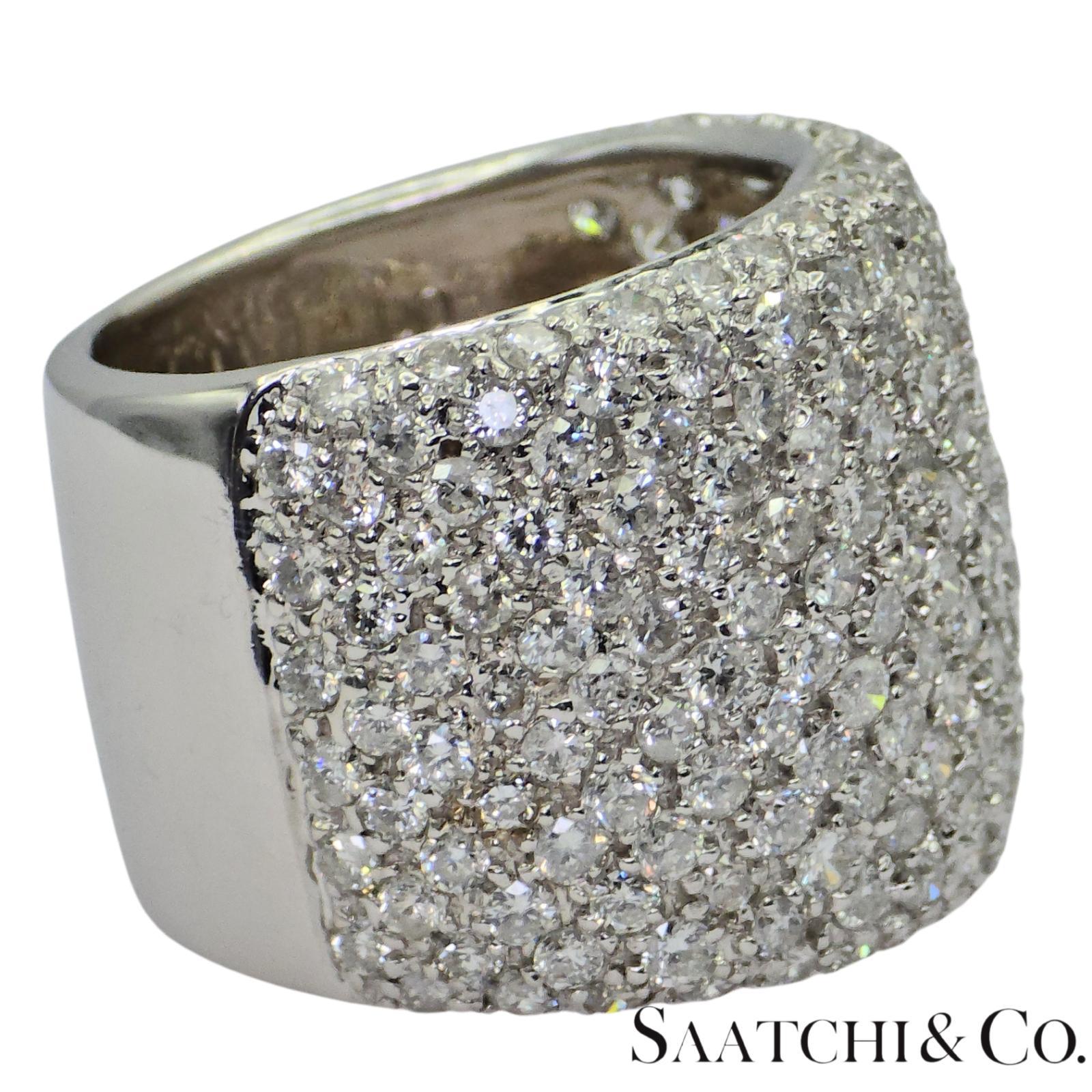 Anillo/anillo ancho de oro blanco 750 de 18 quilates con 4 quilates de diamantes blancos naturales en Nuevo estado para la venta en New York, NY